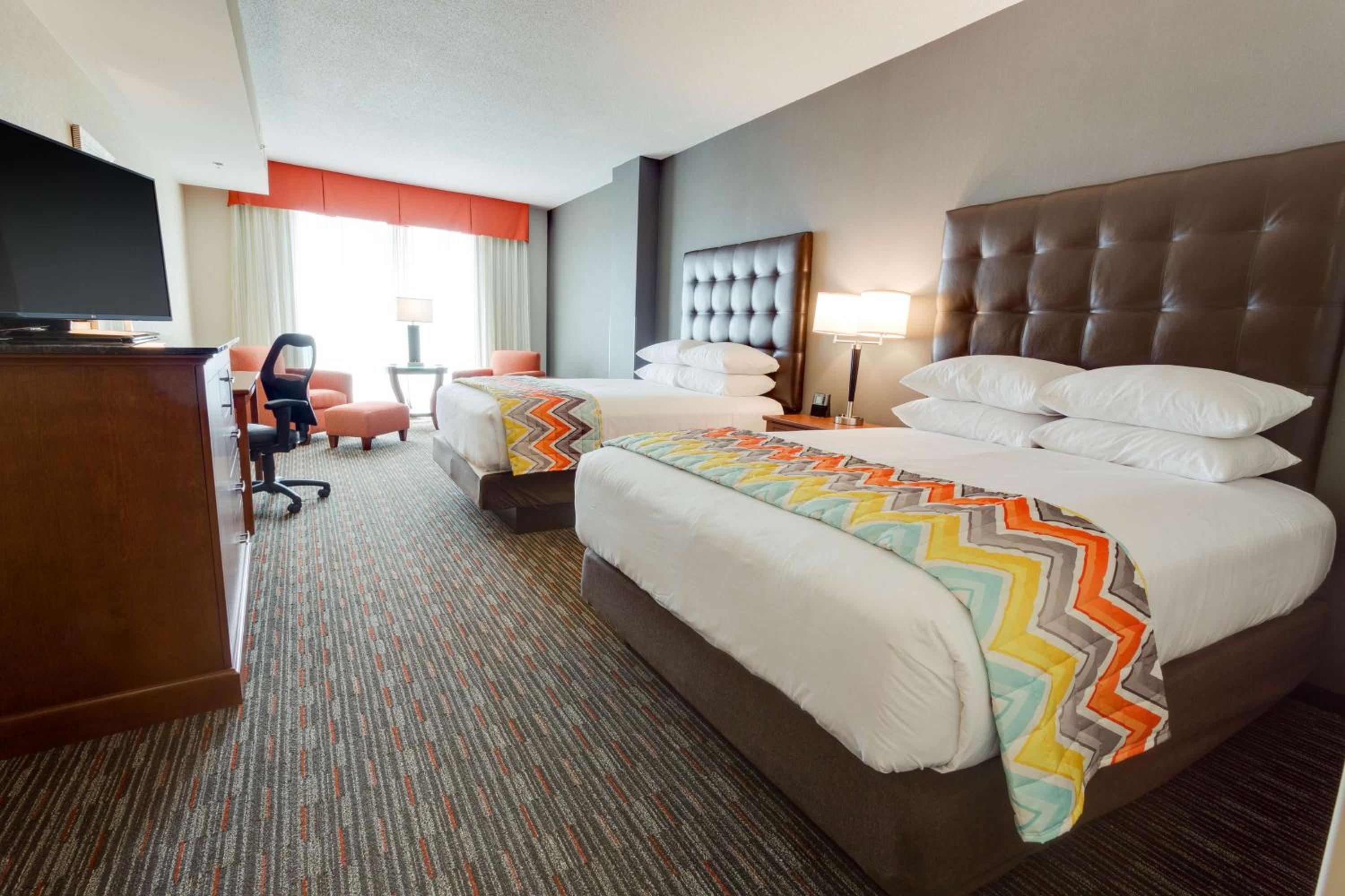 Queen Room with Two Queen Beds photo 2