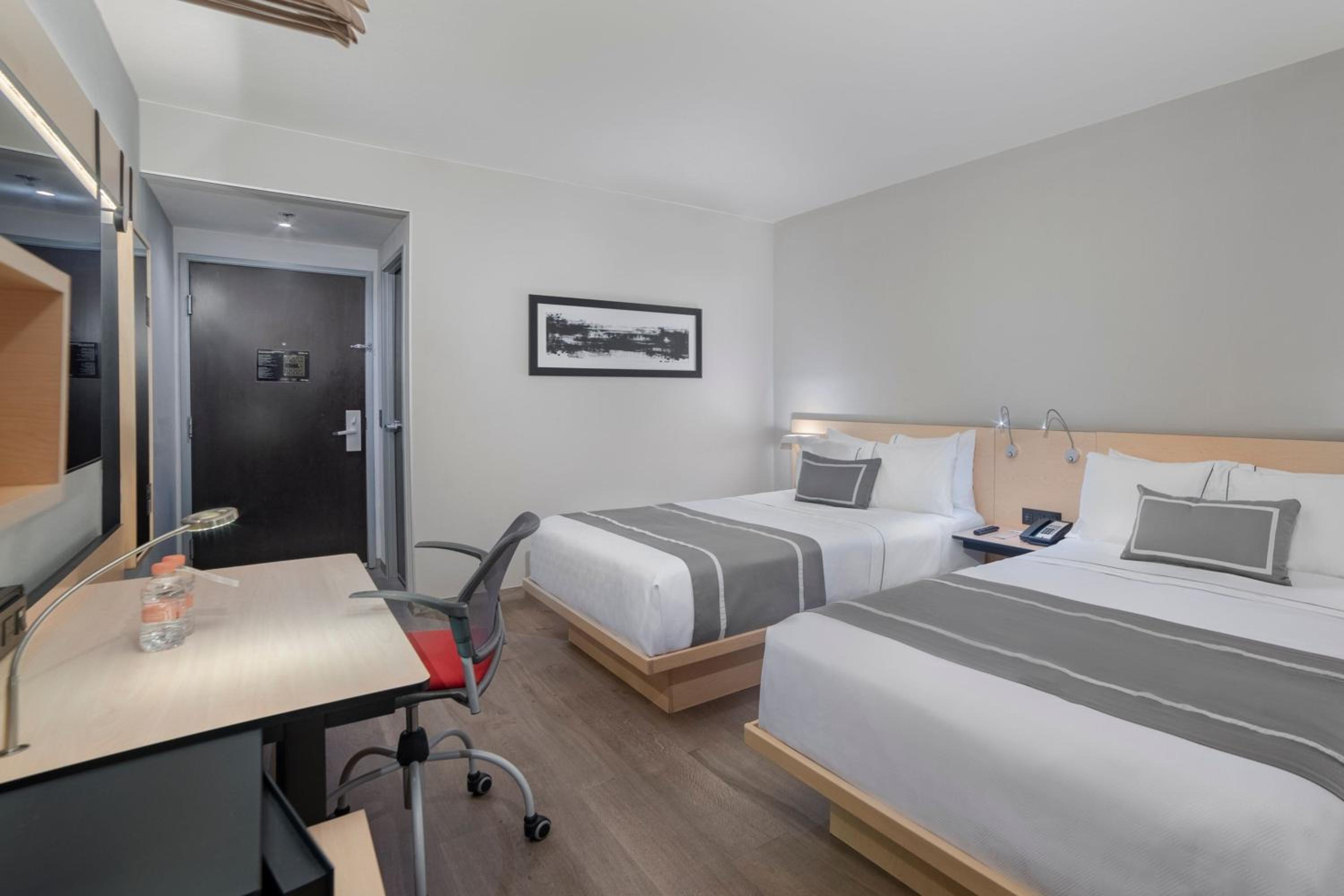 Double Room with Two Double Beds - Photo 2