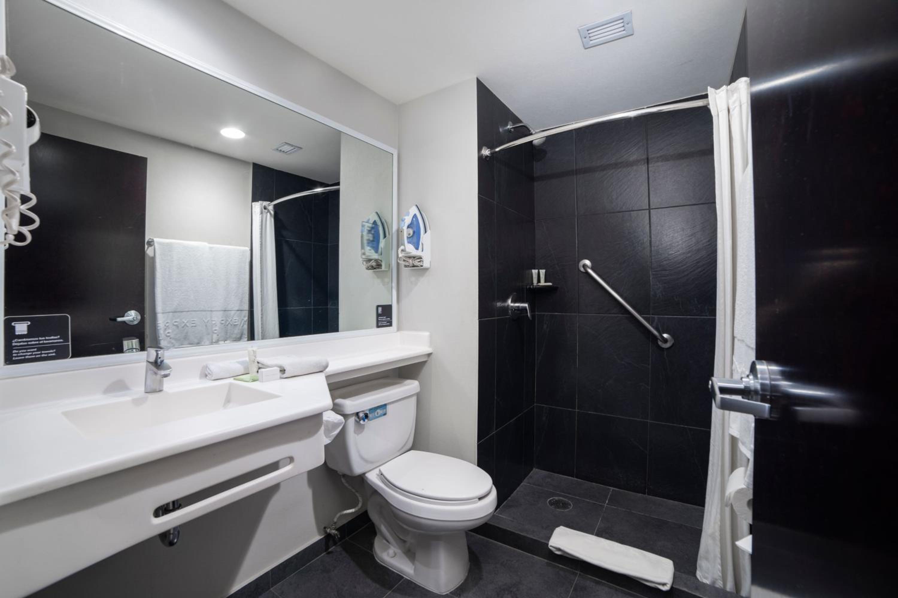 Double Room with Two Double Beds - Photo 6