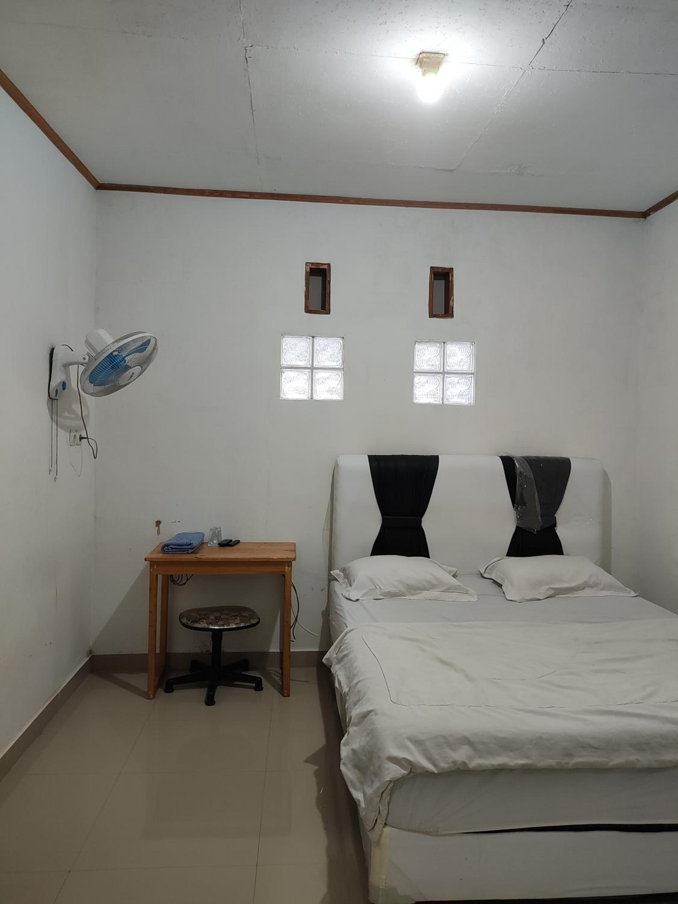 Budget Double Room - Photo 5