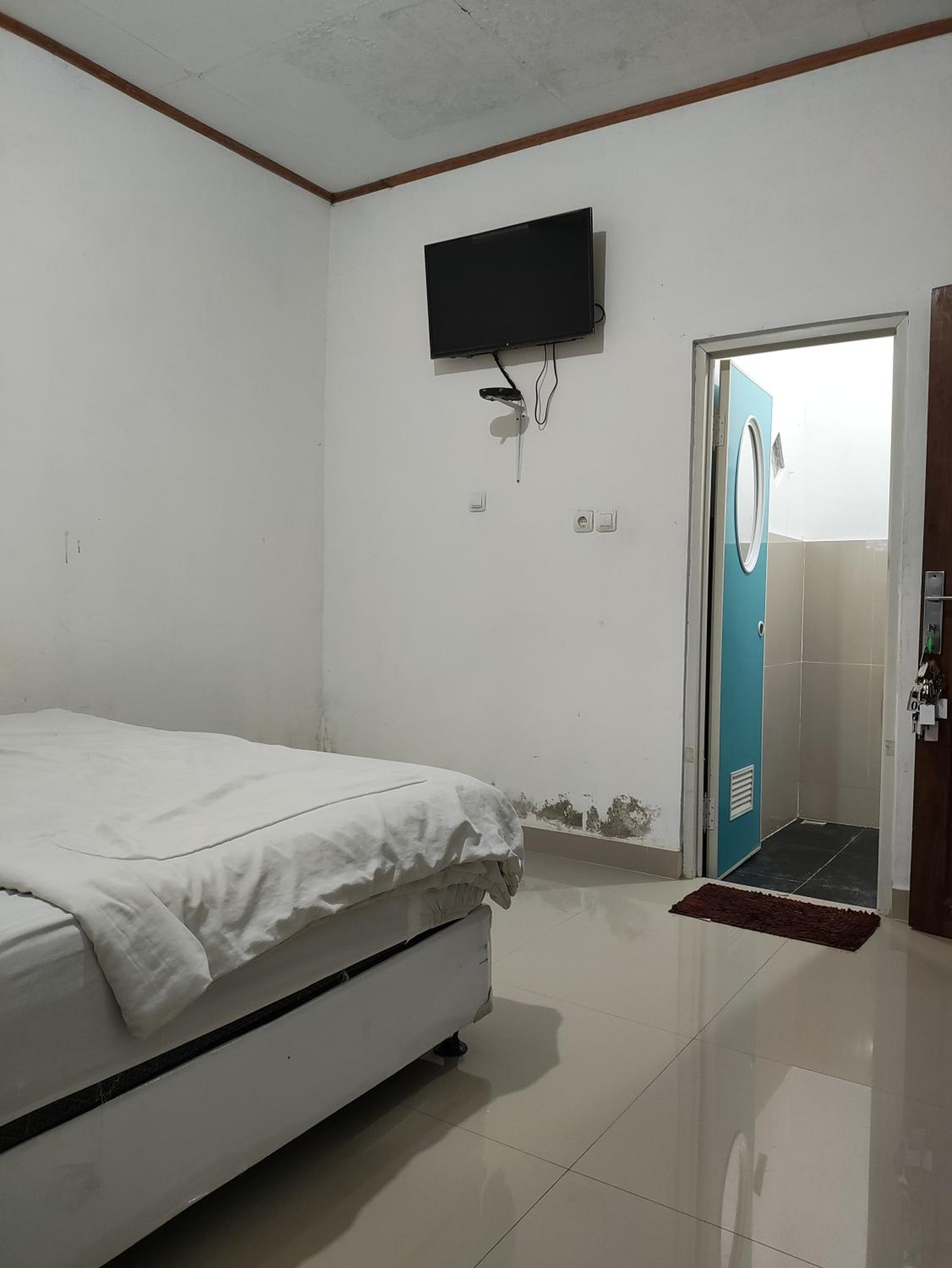Budget Double Room - Photo 2