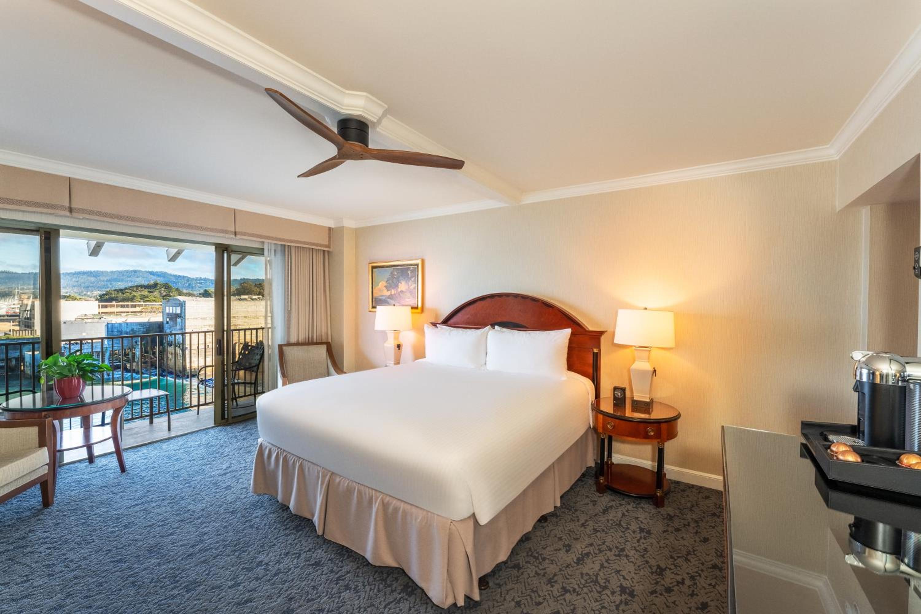 Queen Room with Partial Sea View - Photo 2