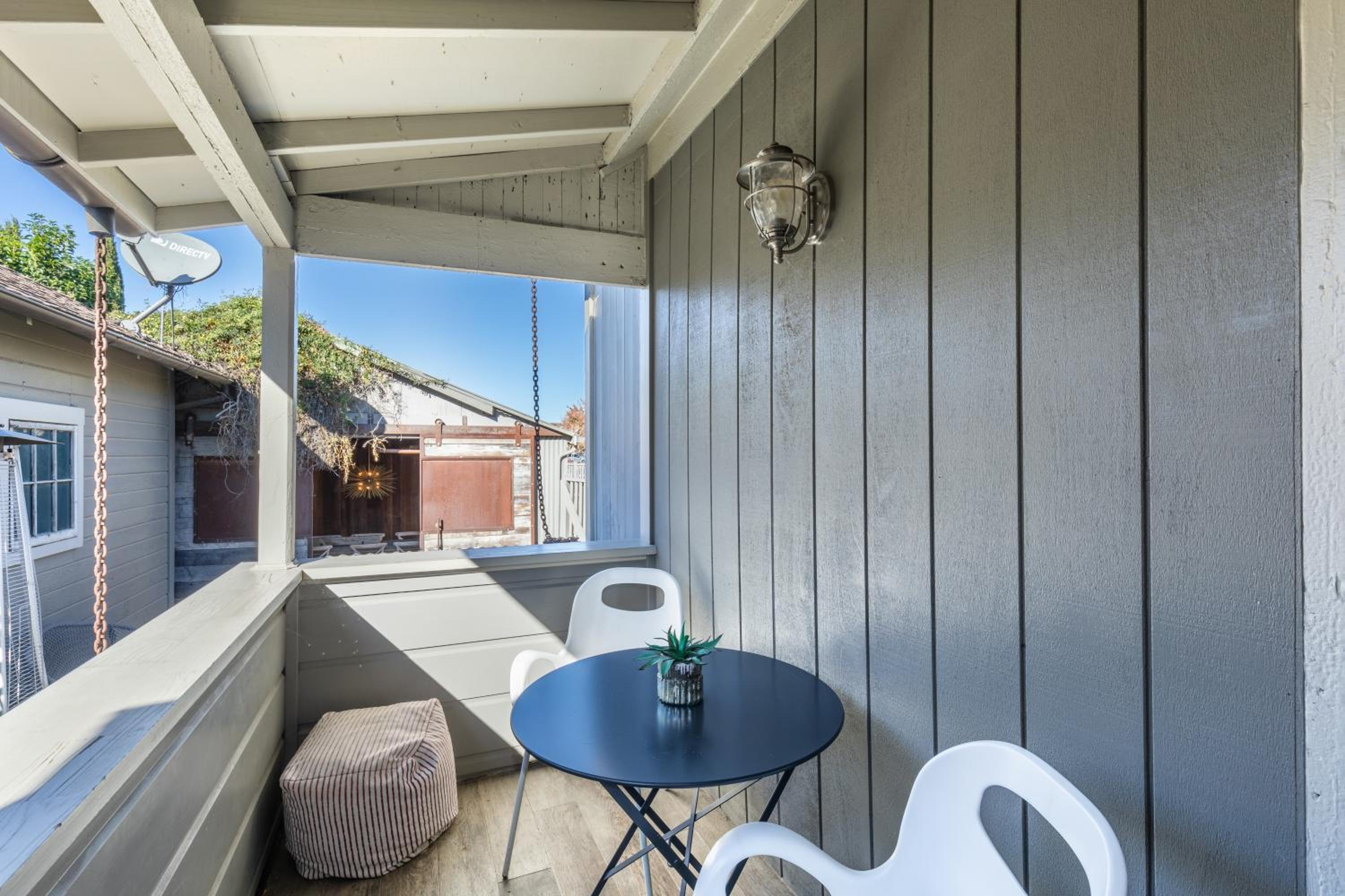 Two Bedroom Bungalow with Kitchen - Photo 8