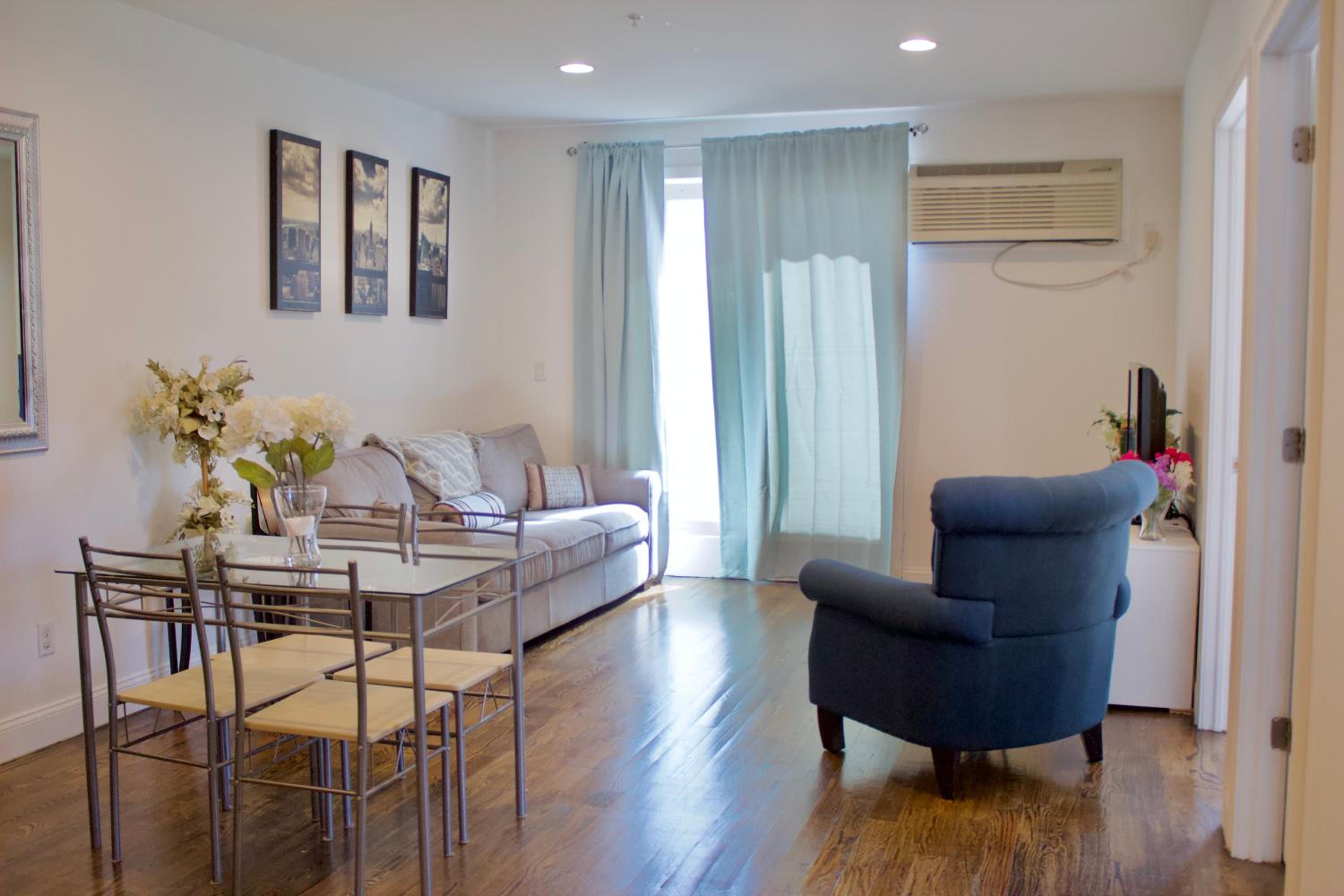 Two-Bedroom Apartment with Balcony photo 1