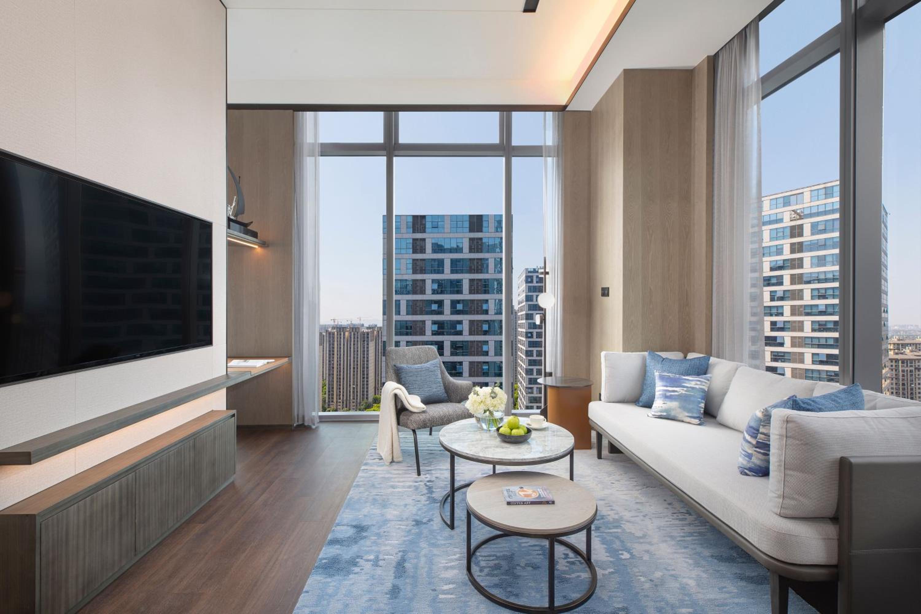 Executive King Studio with City View photo 1