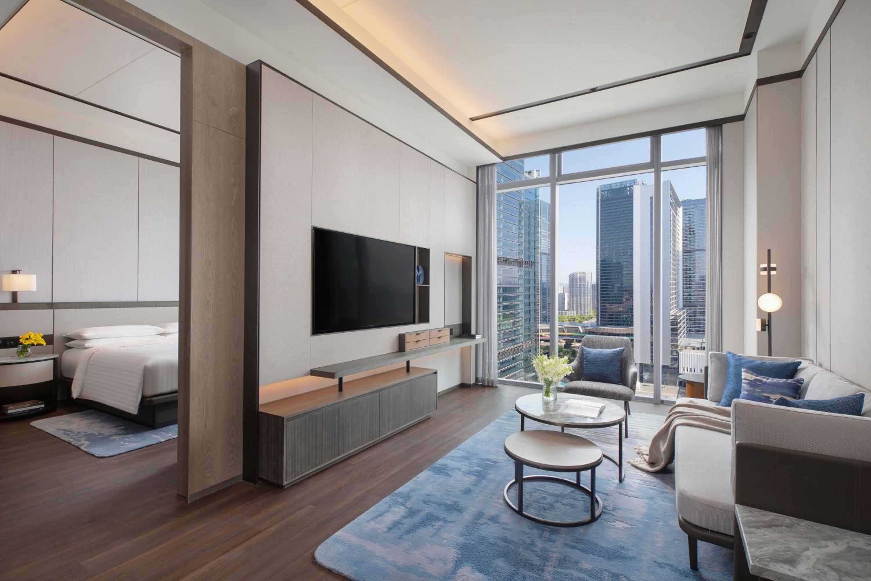 One-Bedroom Apartment with City View photo 3
