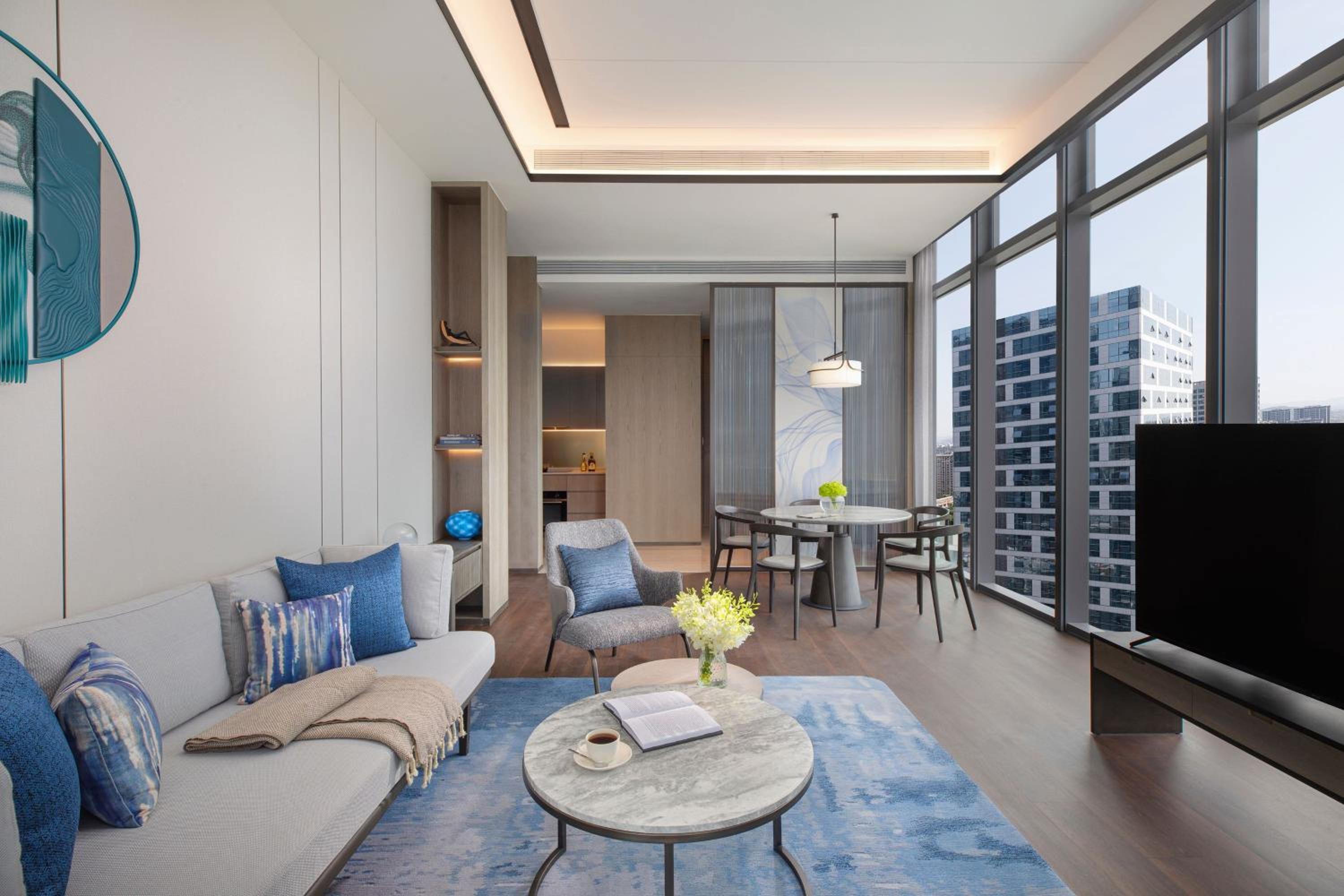 Three-Bedroom Apartment with City View photo 1