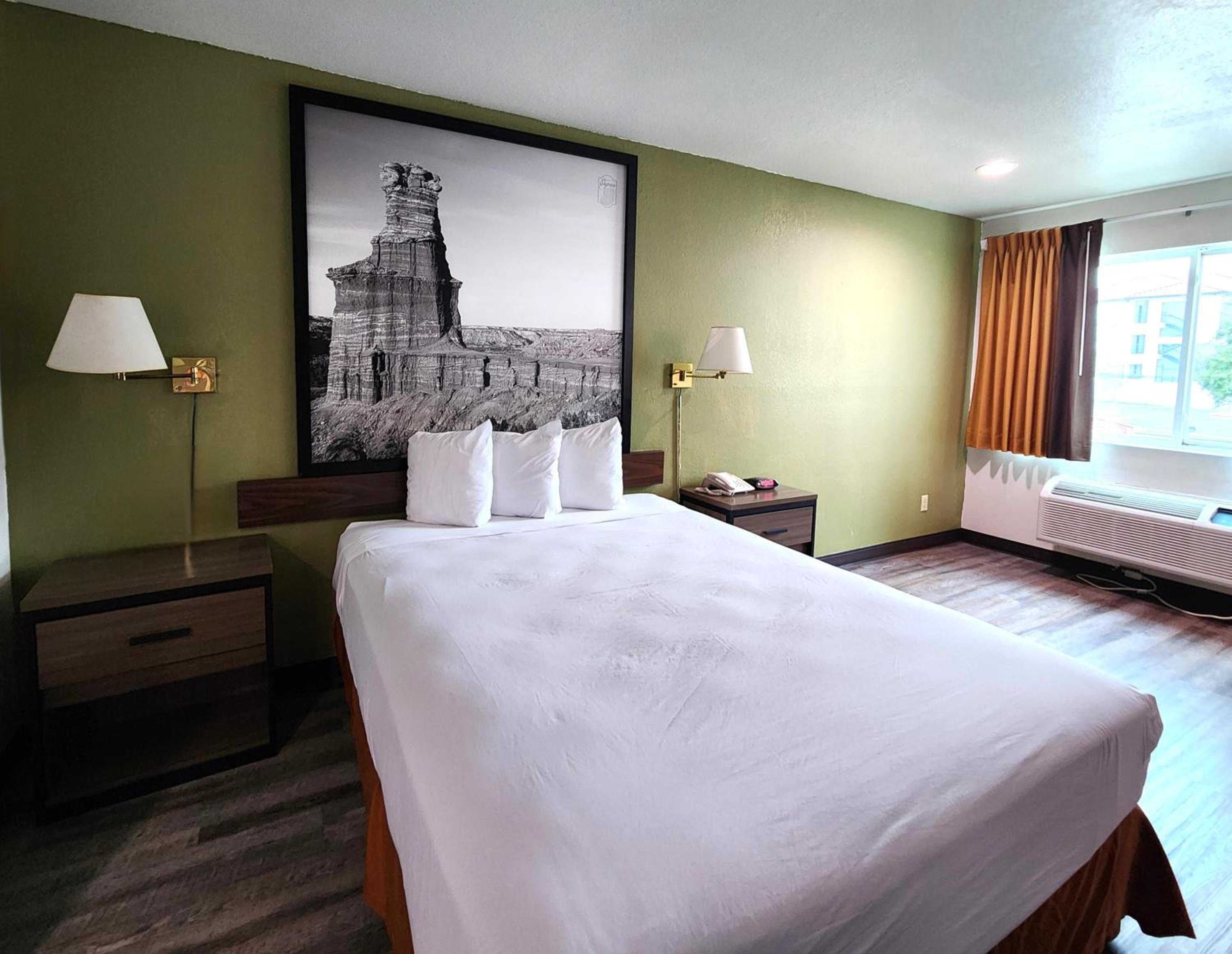 Queen Room - Non-Smoking - Photo 5
