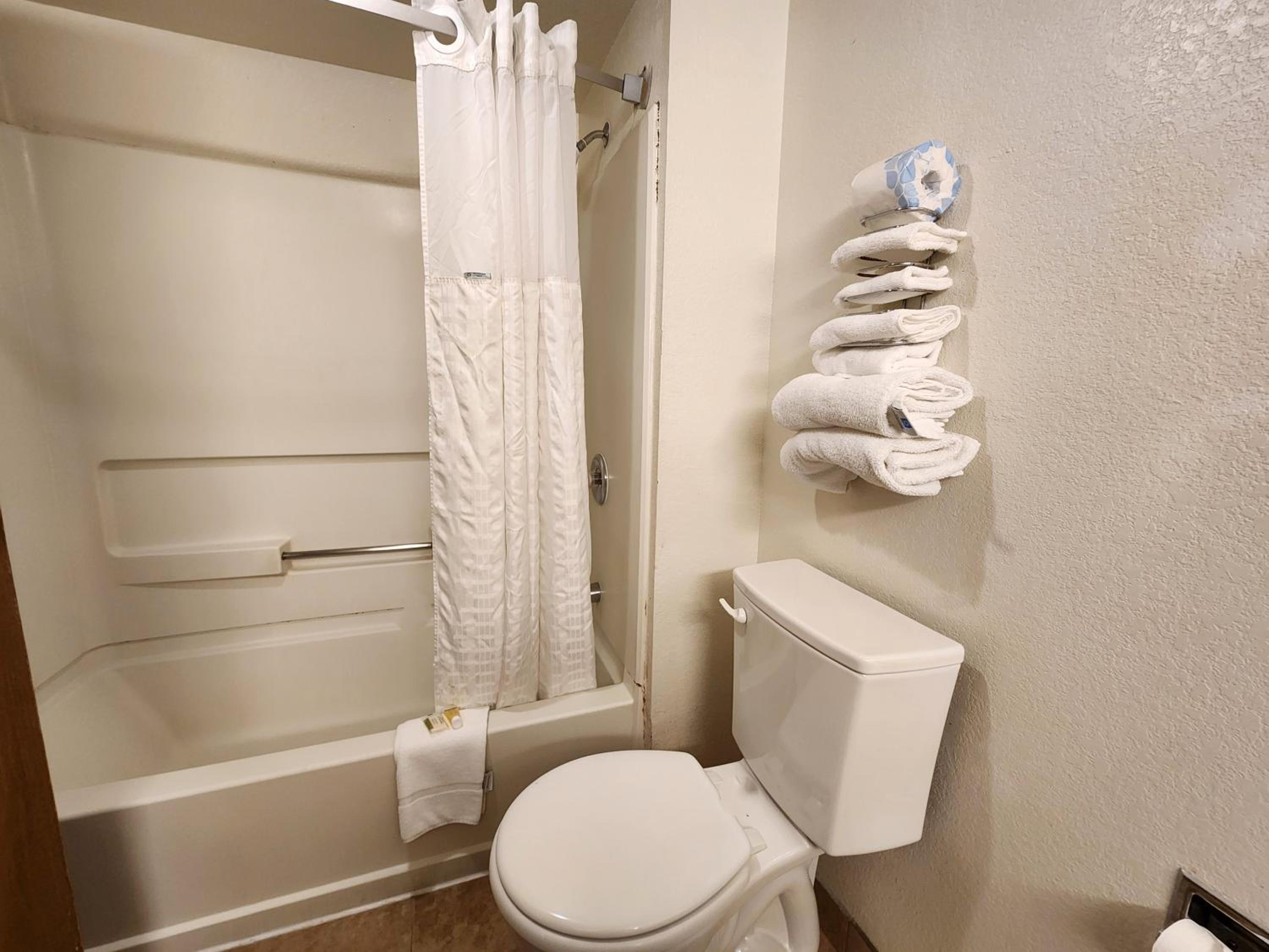 Queen Room - Non-Smoking - Photo 2