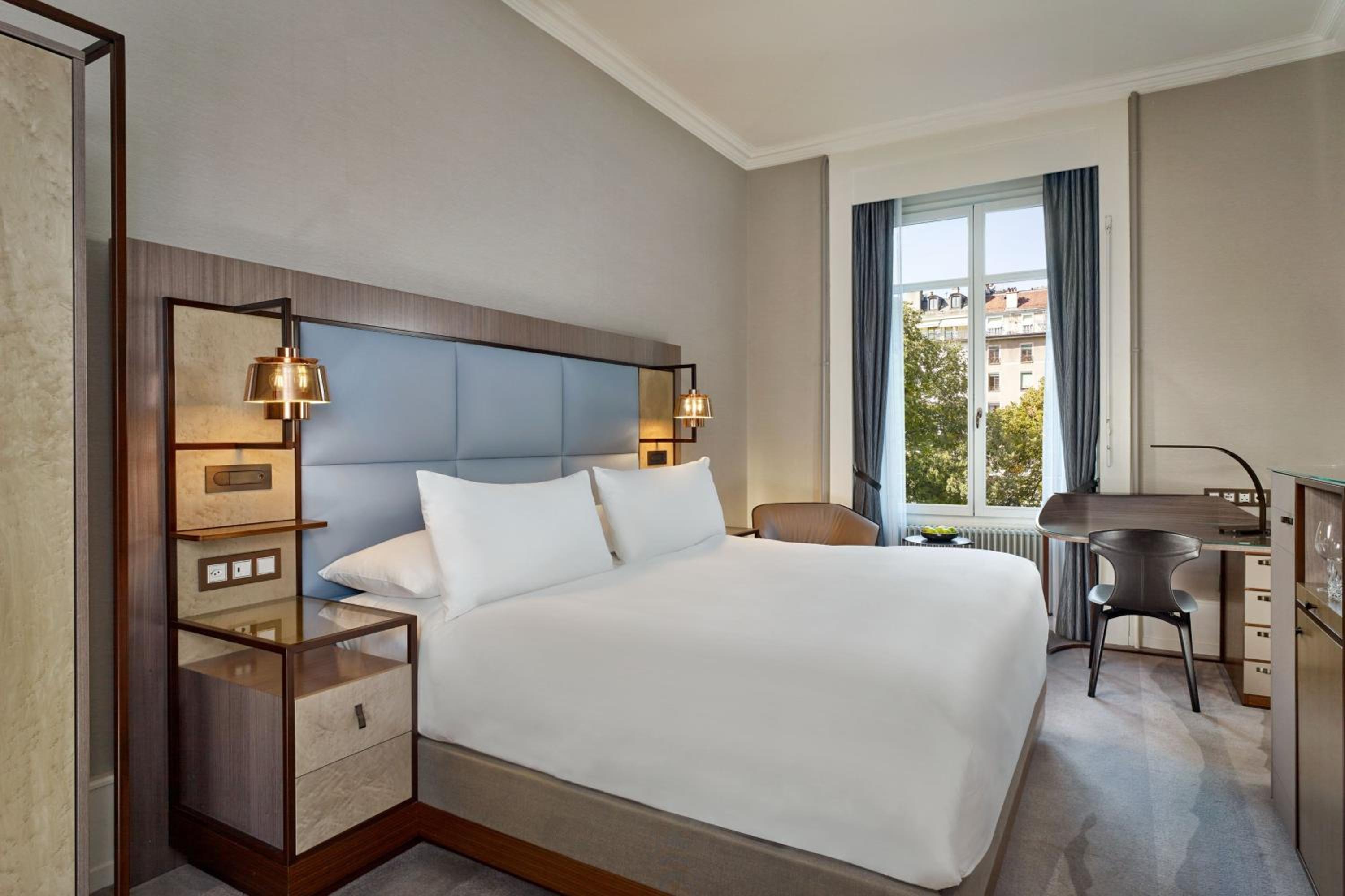 Classic Garden View, Guest room, 1 King, Garden view
