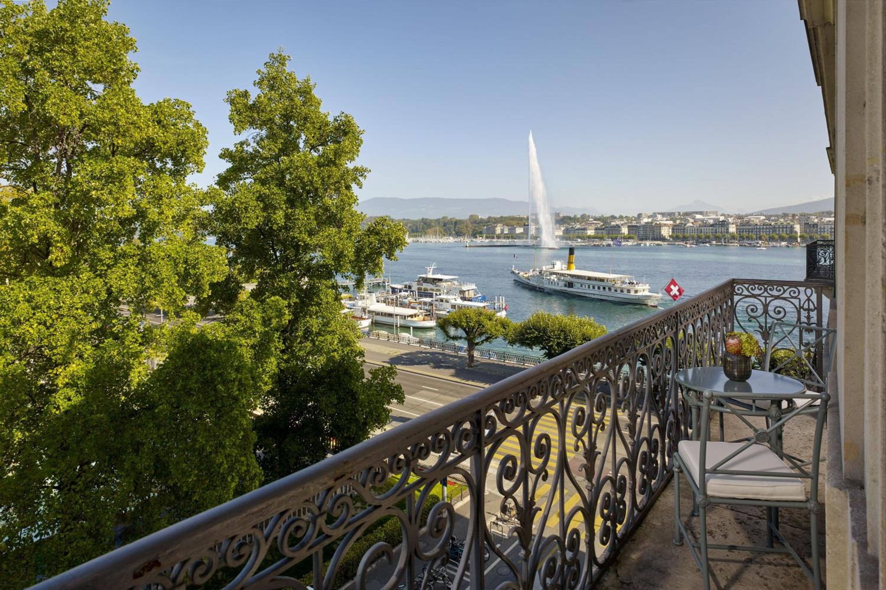 Deluxe Lake View, Guest room, 1 King, Lake view
