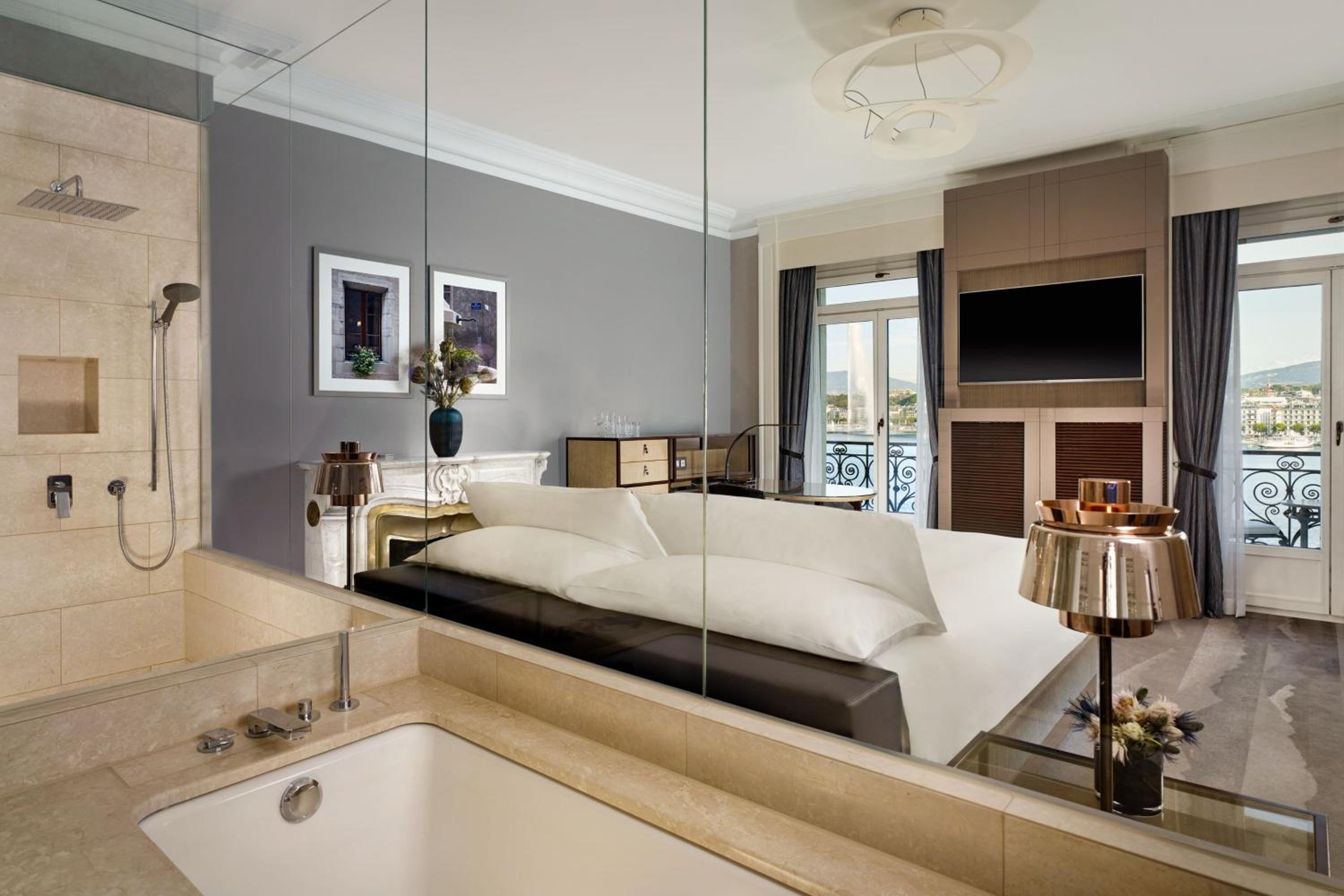 Premium Lake Front, Guest room, 1 King, Front Lake view
