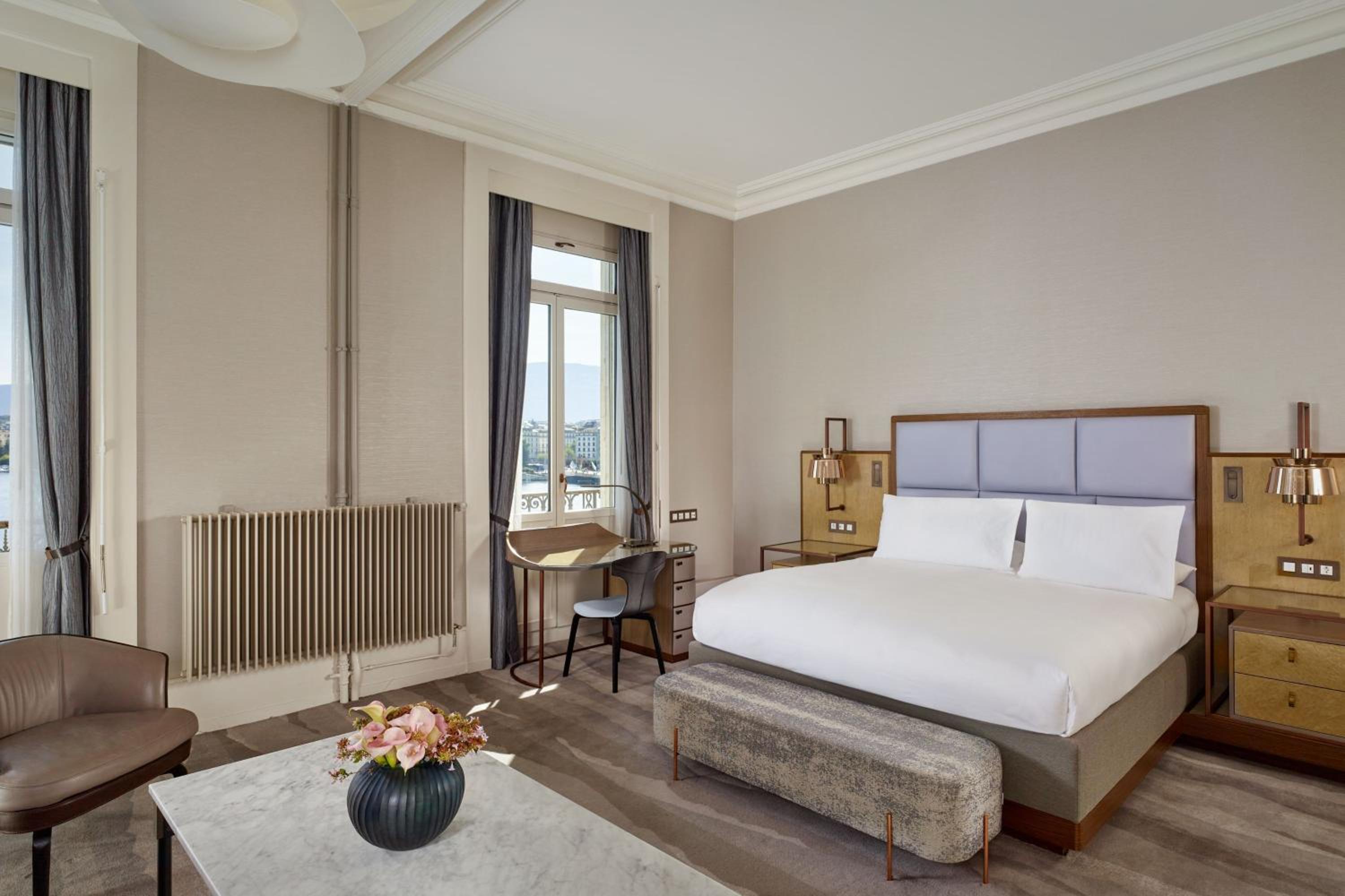 Lake Front Junior Suite, Suite, 1 King, Lake Front view