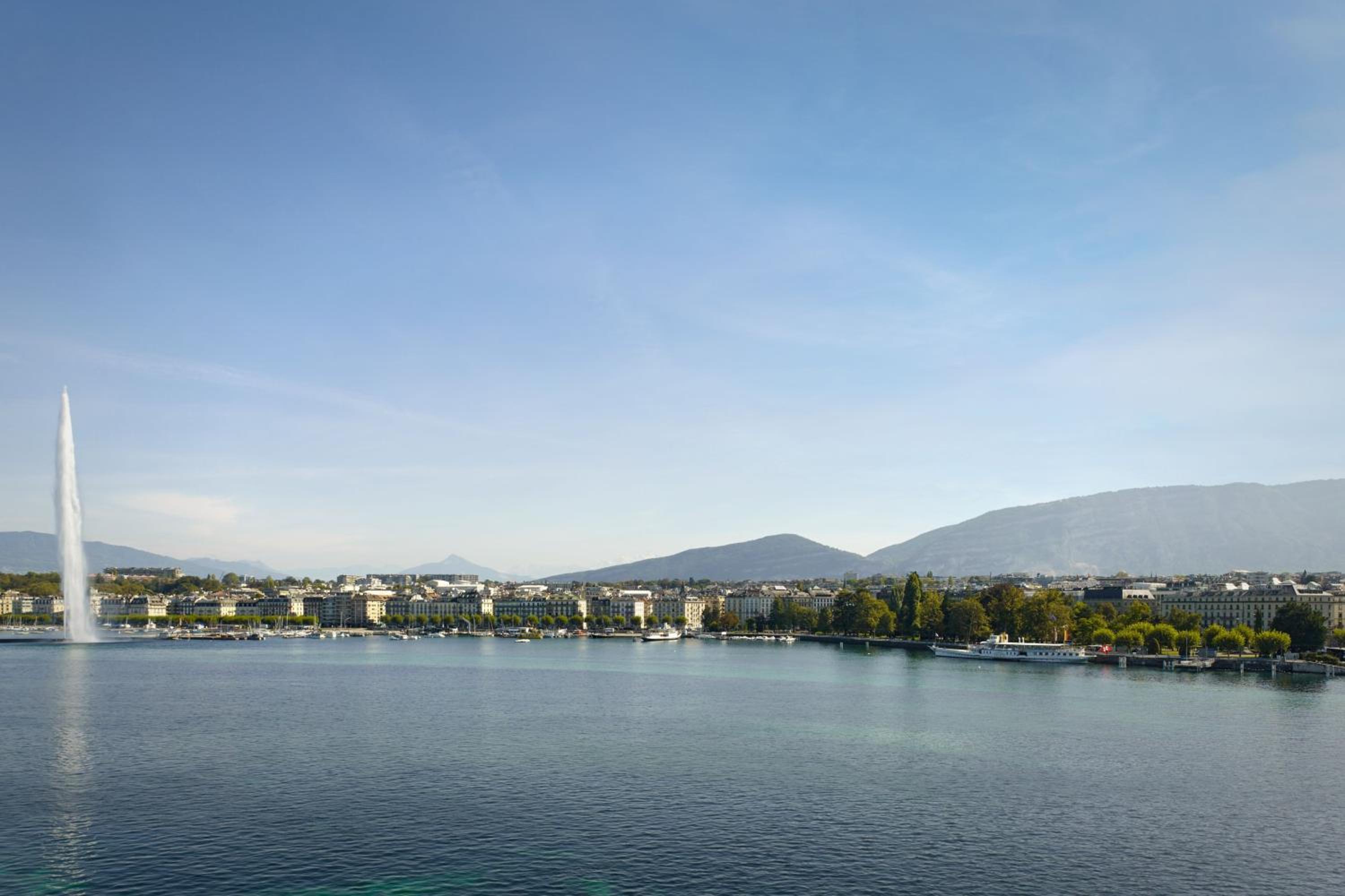 Lake Front Suite, 1 Bedroom Suite, 1 King, Sofa bed, Balcony