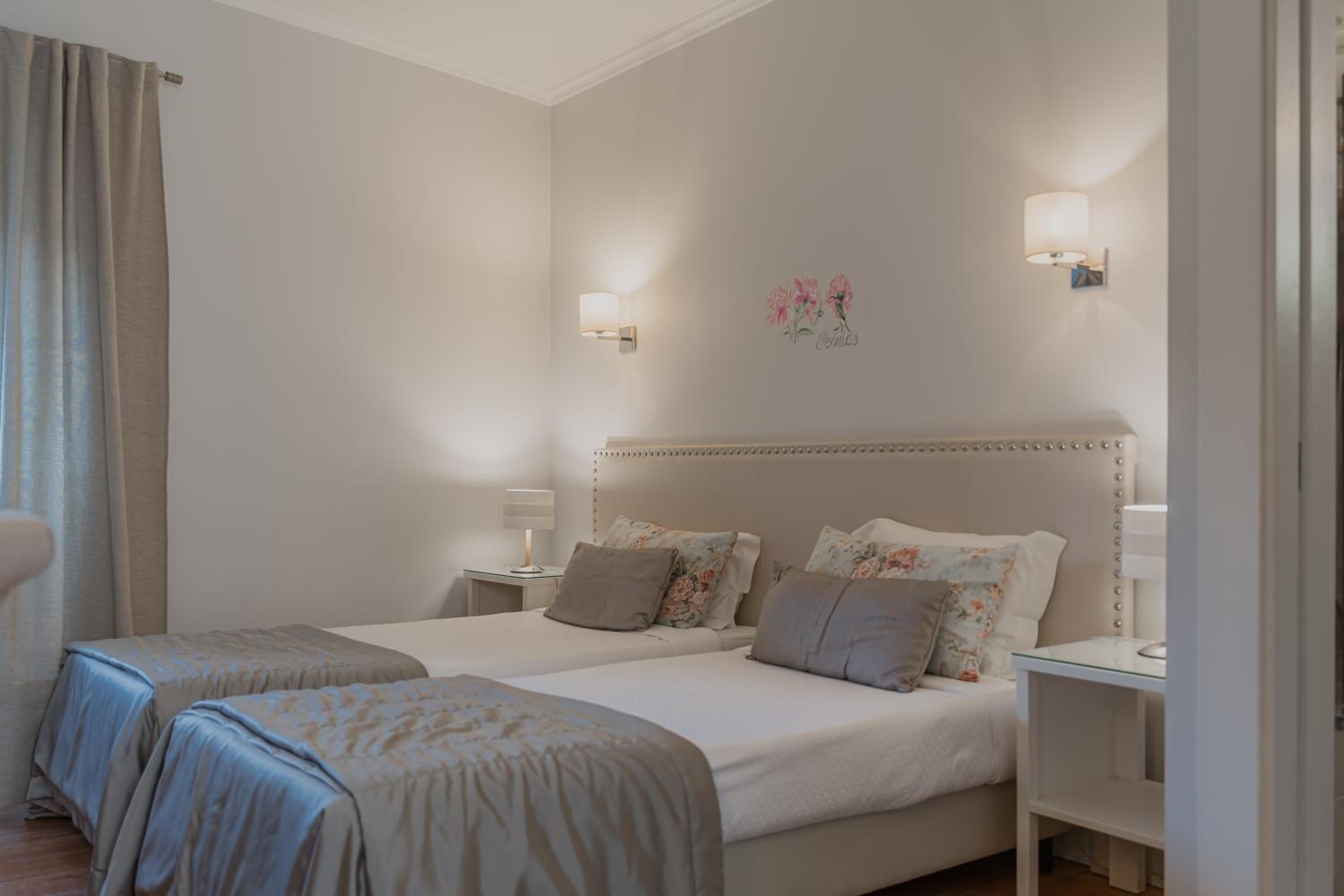 Double or Twin Room - Photo 12