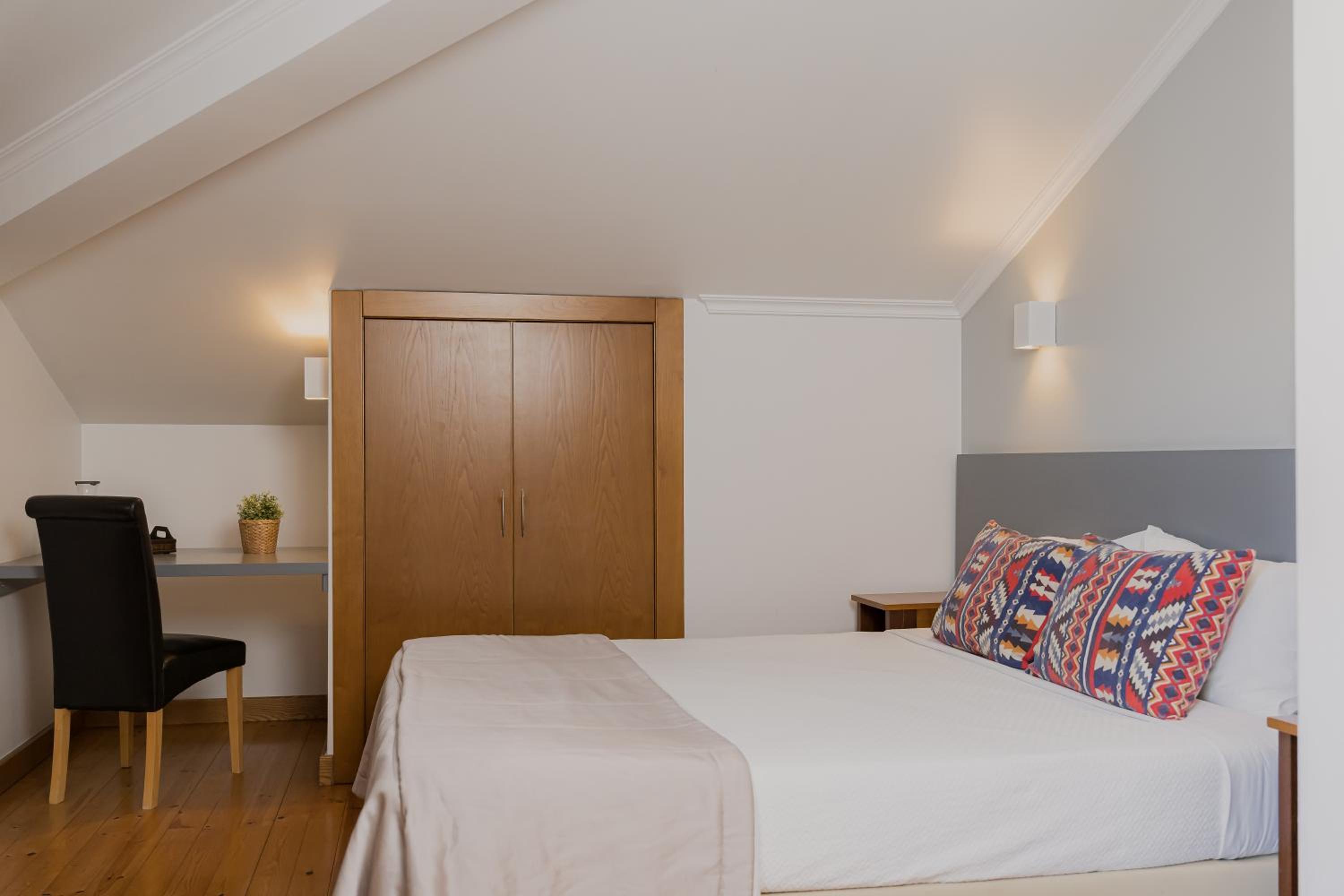 Double Room with River View - Photo 7