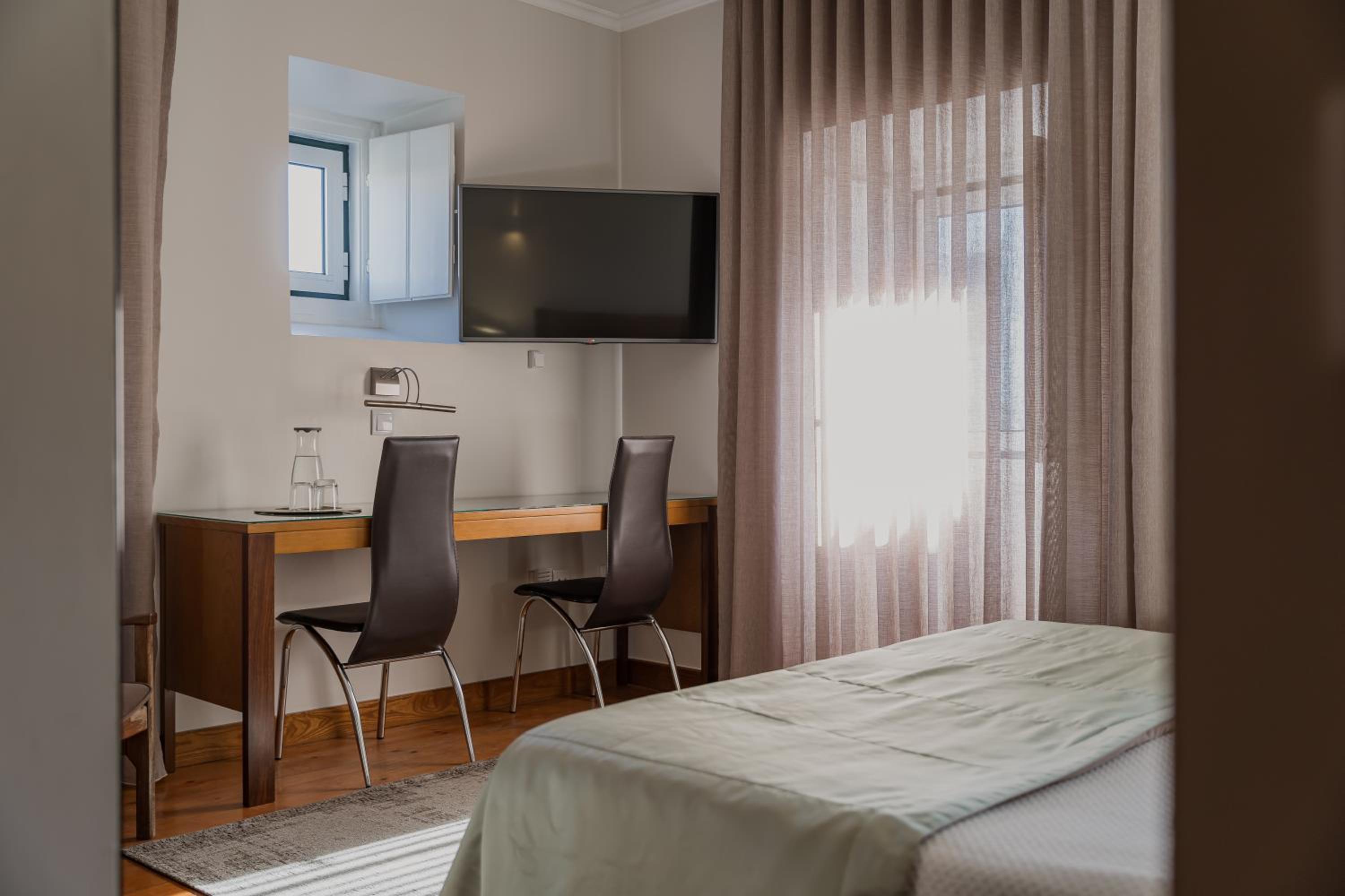 Double or Twin Room - Photo 4