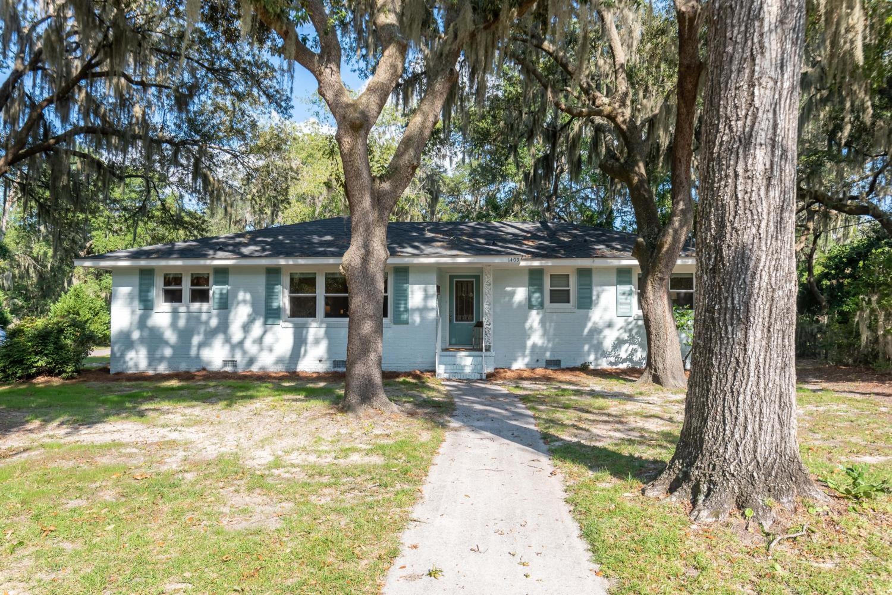 Three-Bedroom House photo 1