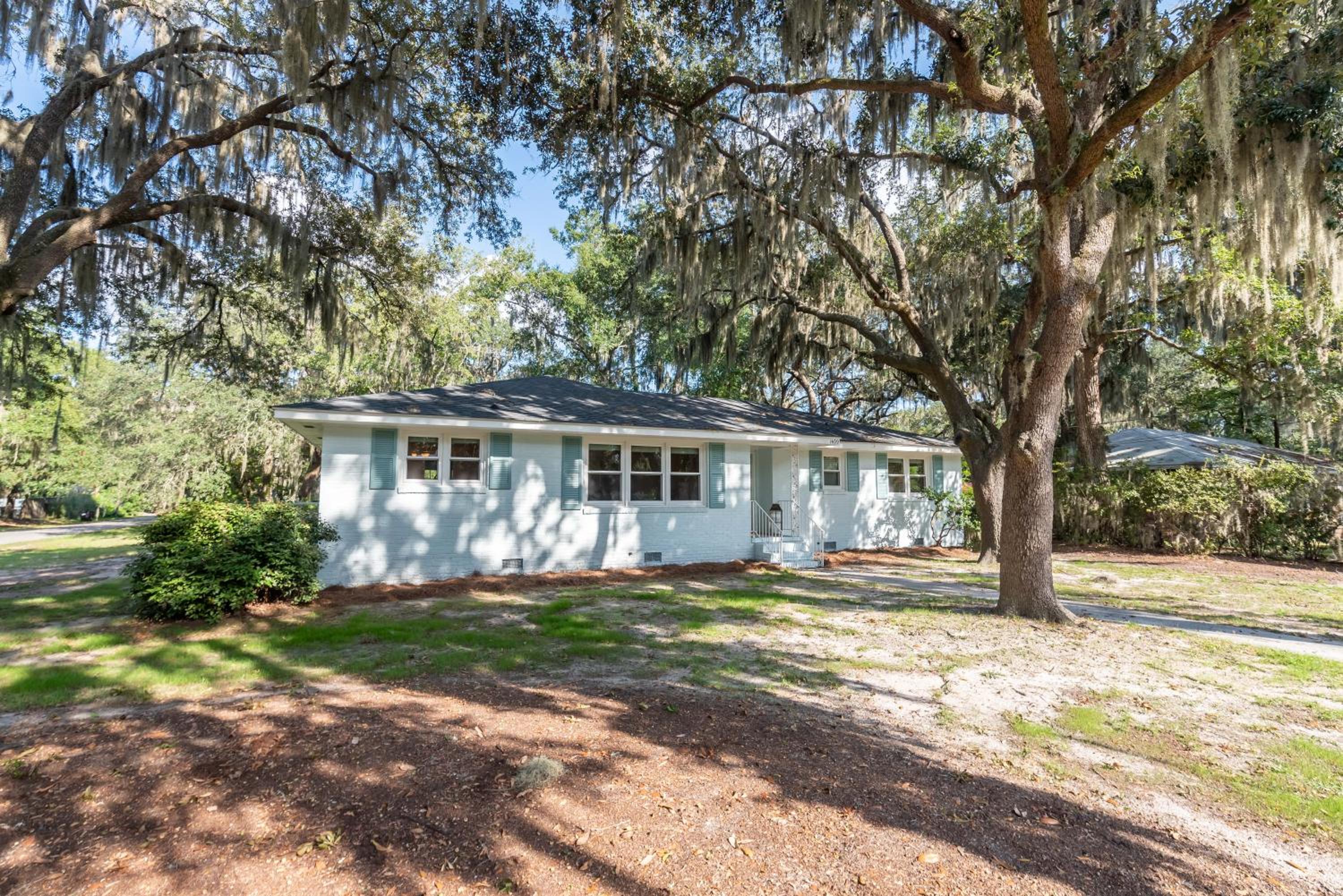 Three-Bedroom House photo 2