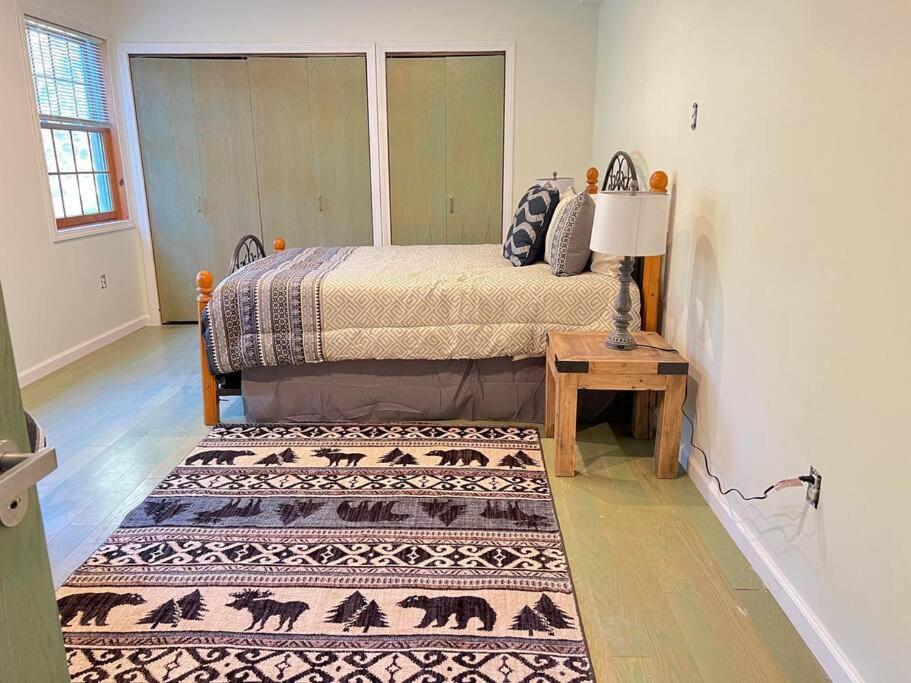 Six-Bedroom House photo 3