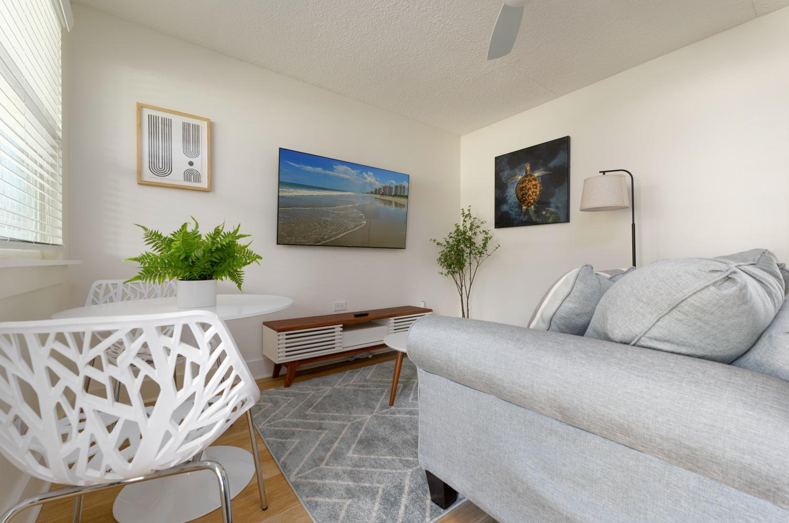 One-Bedroom Apartment photo 1