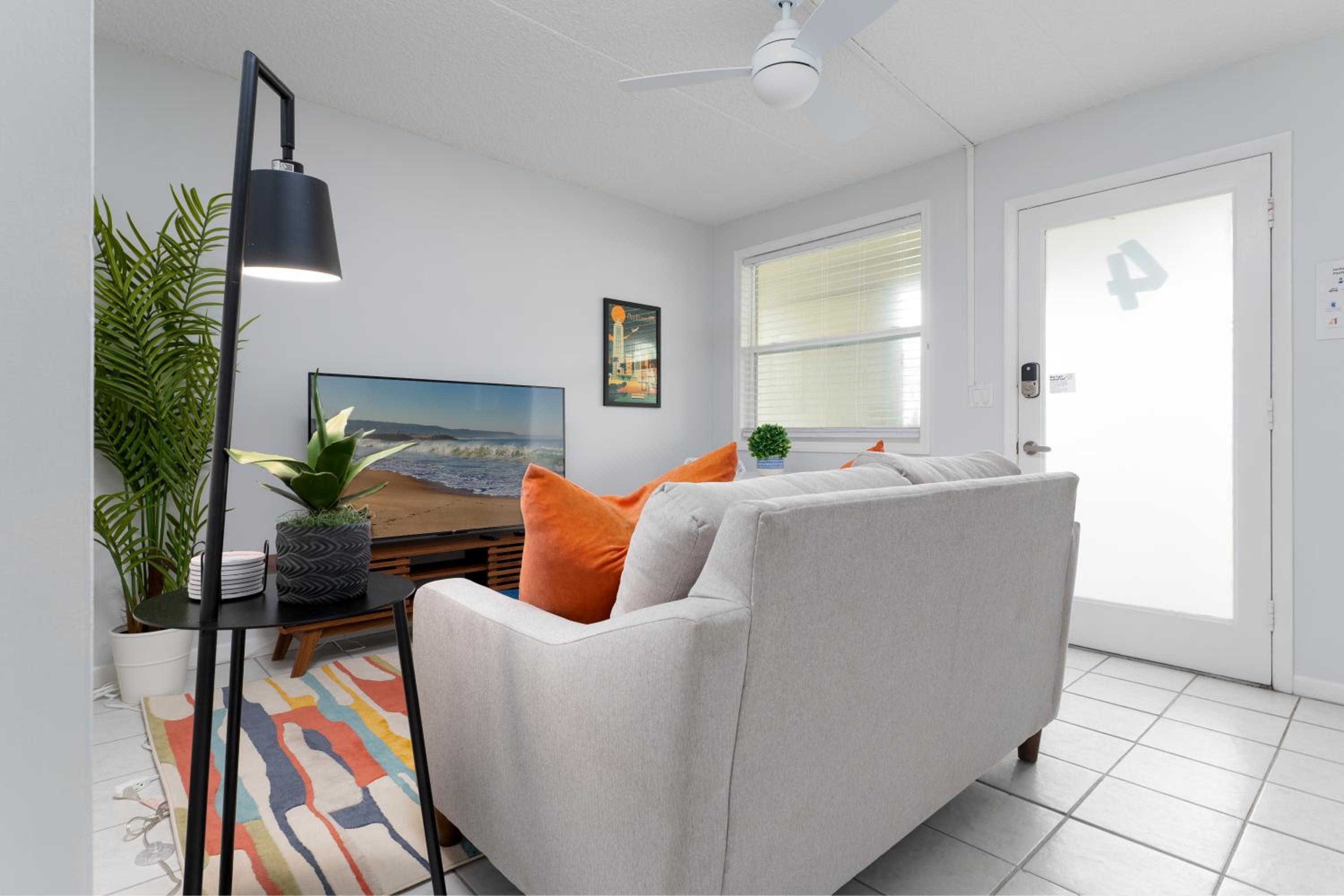 One-Bedroom Apartment photo 1