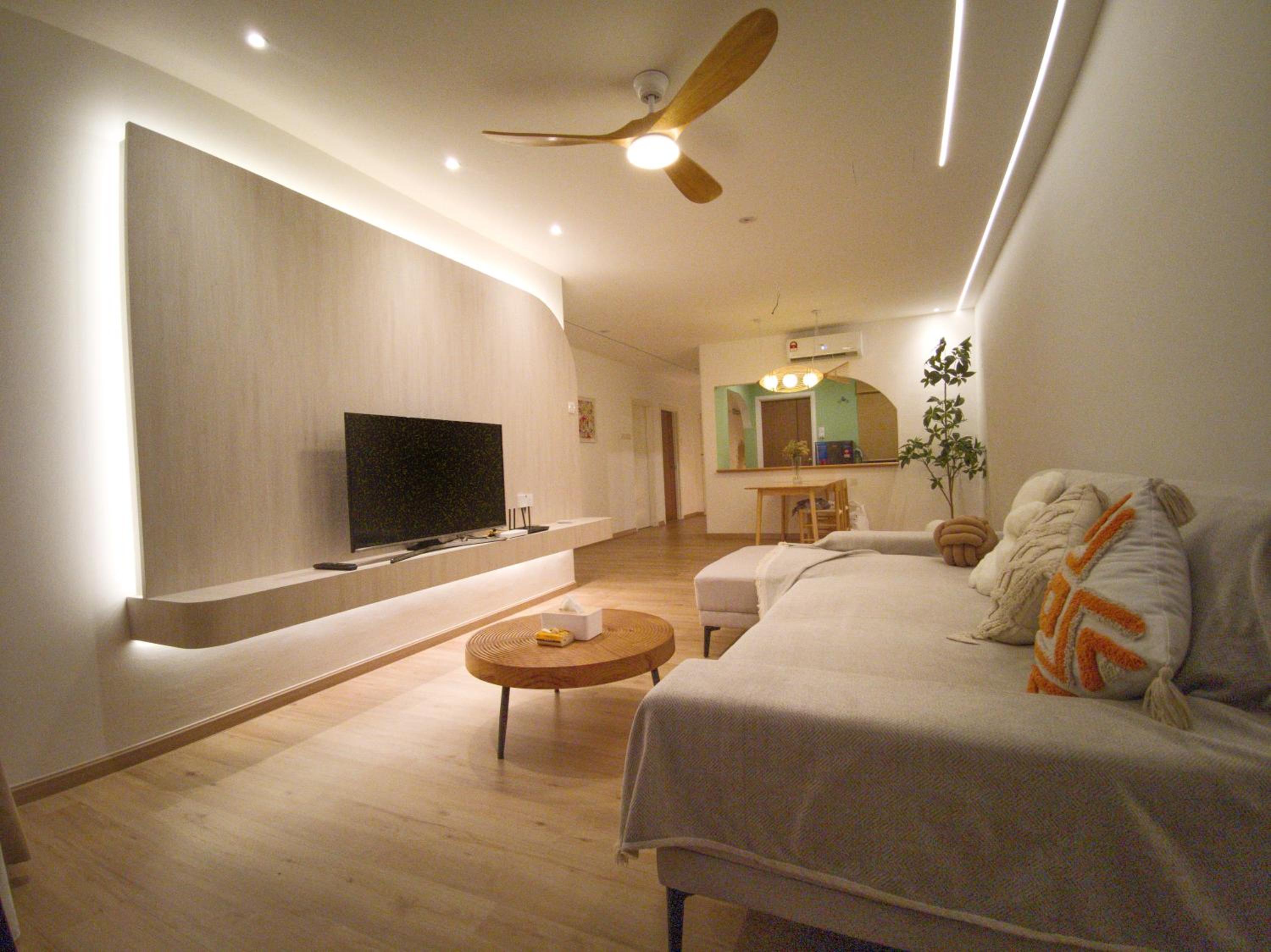 Apartment with Mountain View
