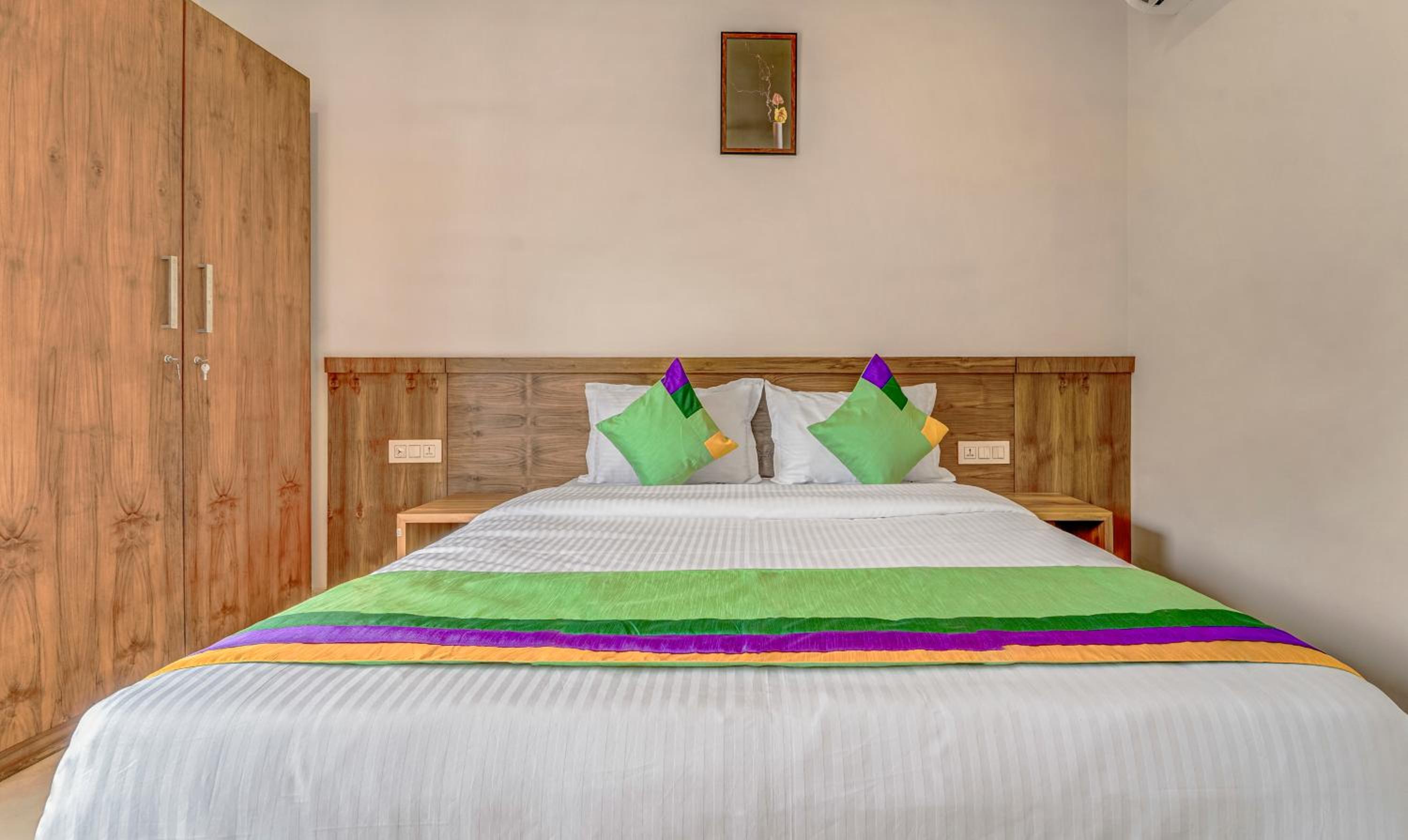 Deluxe Room with Balcony photo 3