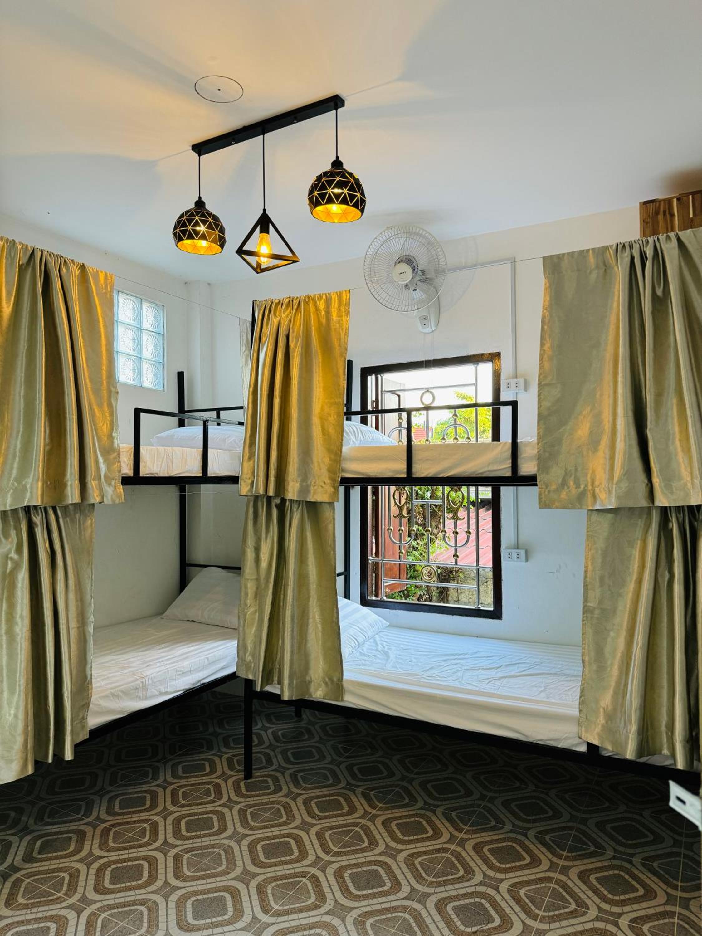 Bed in 4-Bed Mixed Dormitory Room photo 1