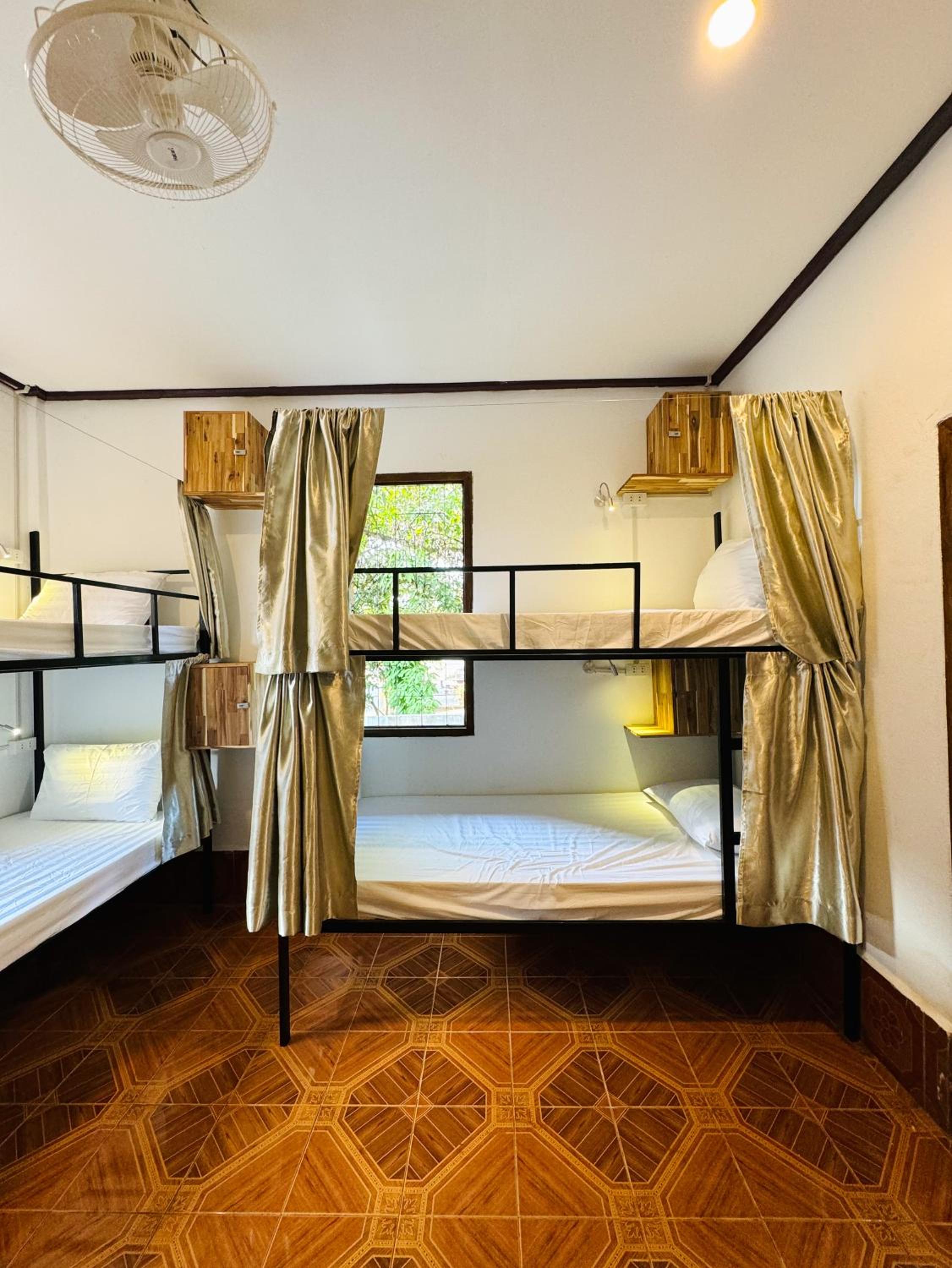 Bed in 6-Bed Dormitory Room photo 2