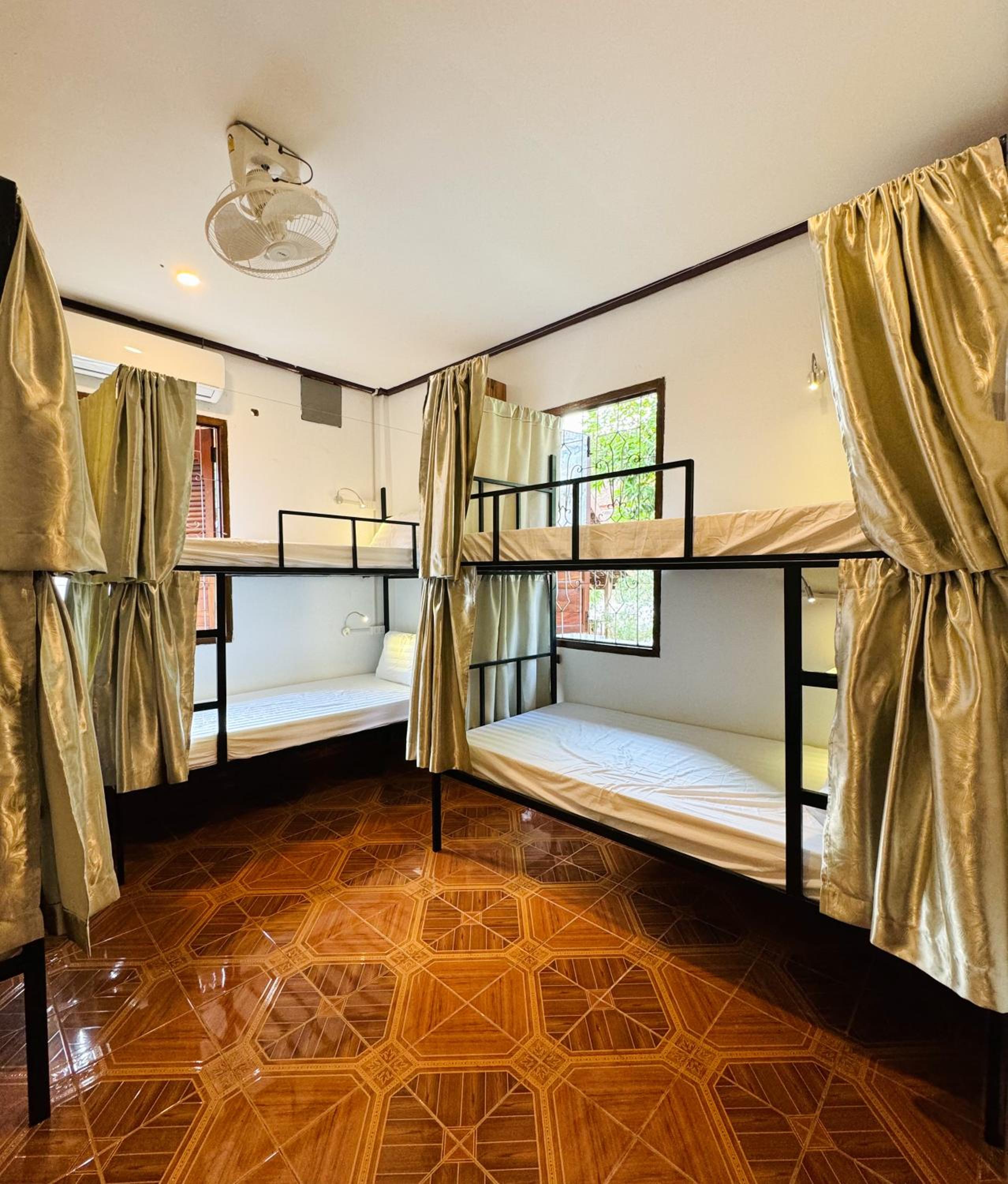 Bed in 6-Bed Dormitory Room photo 1