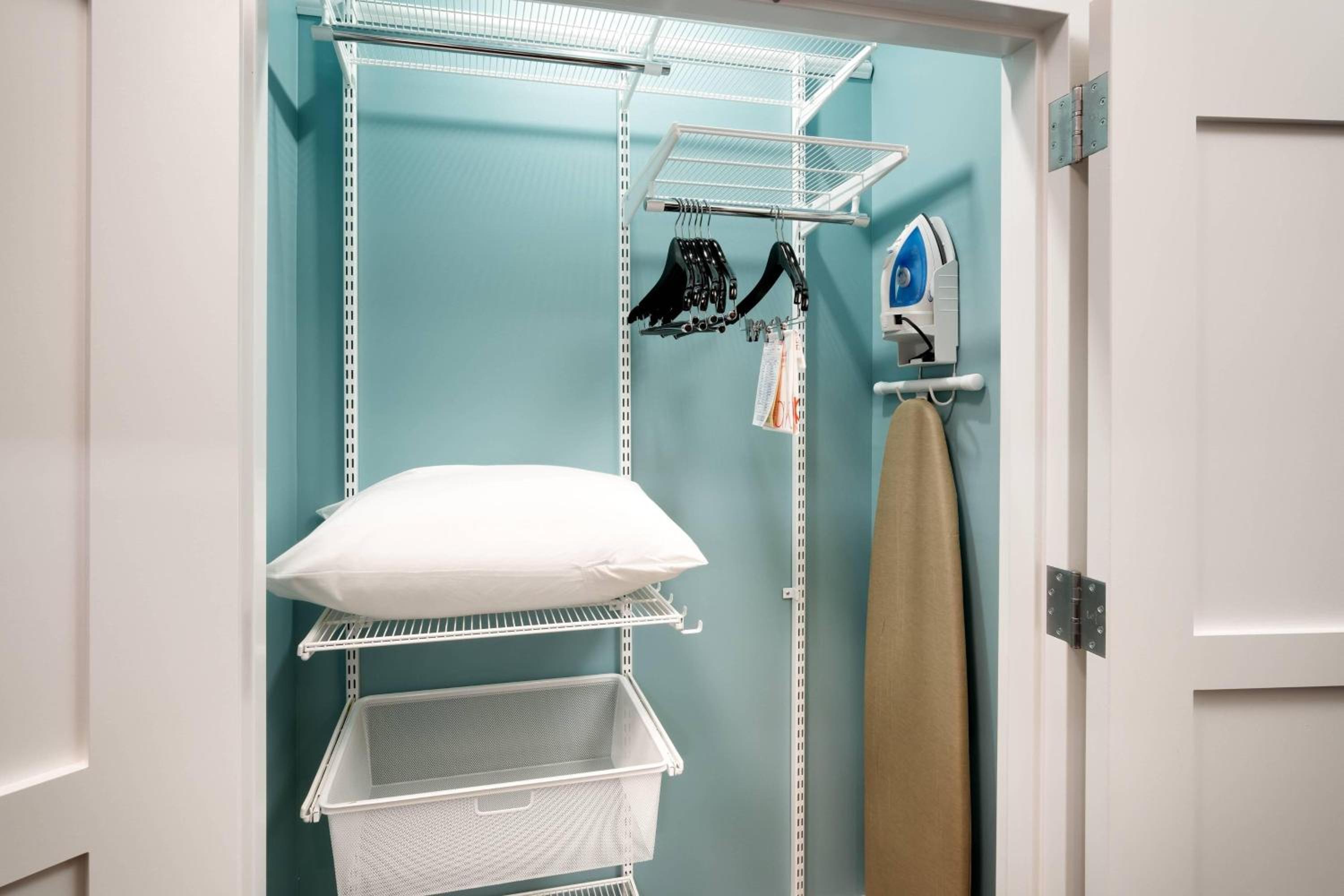 Studio with Two Queen Beds - Hearing Accessible