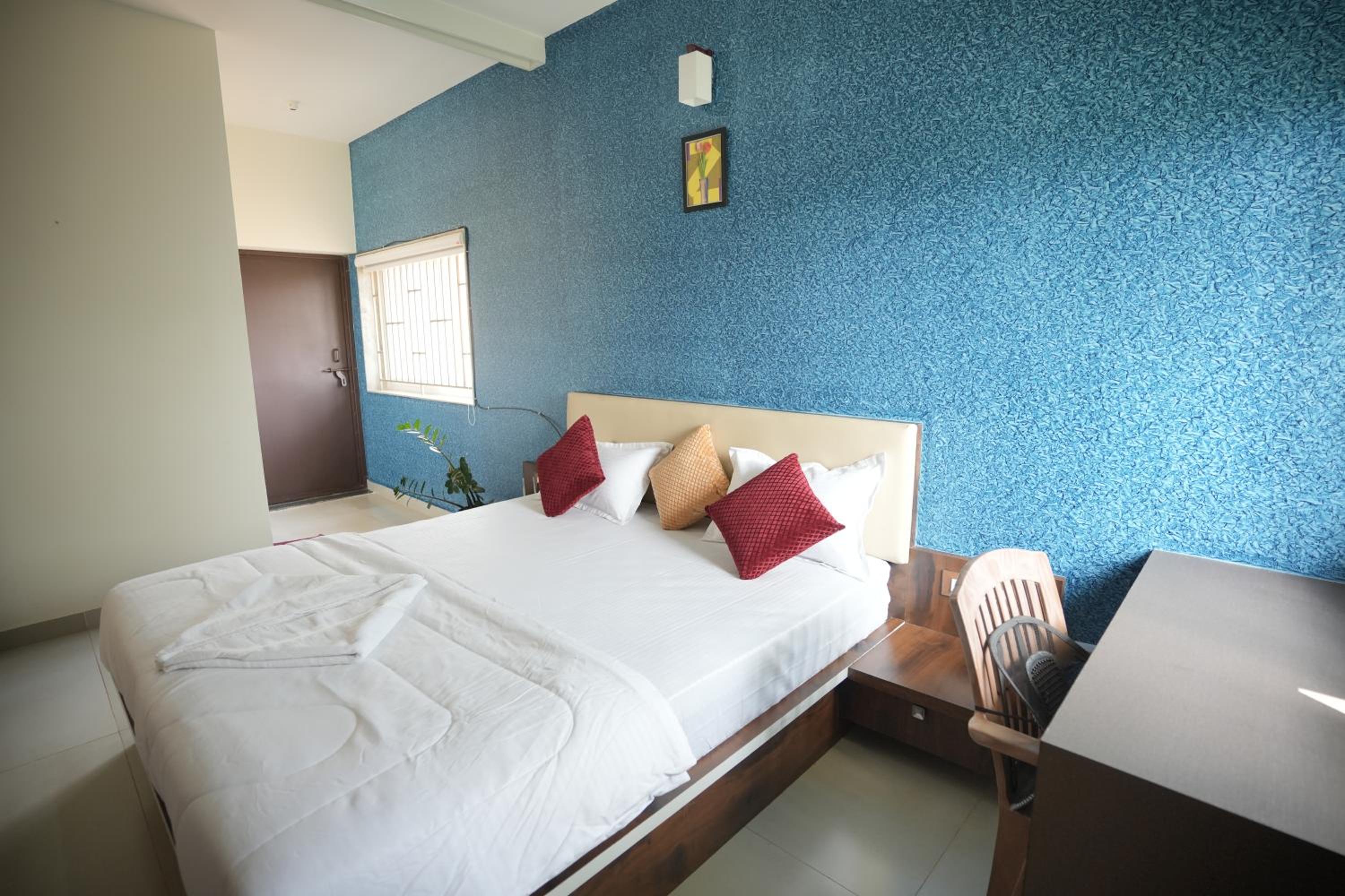 Deluxe Double Room With Balcony photo 2