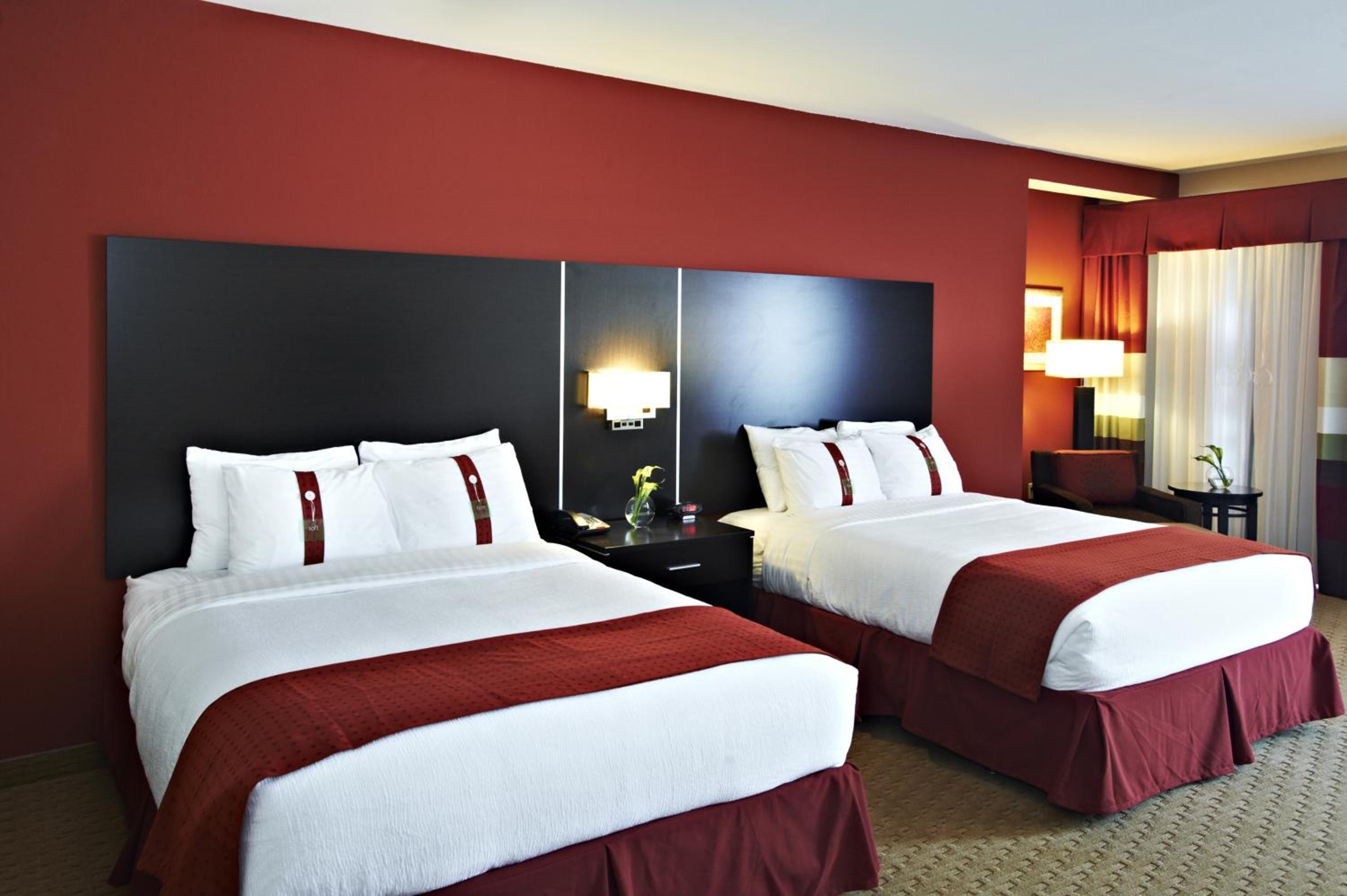 Standard Room with Two Queen Beds - Photo 1