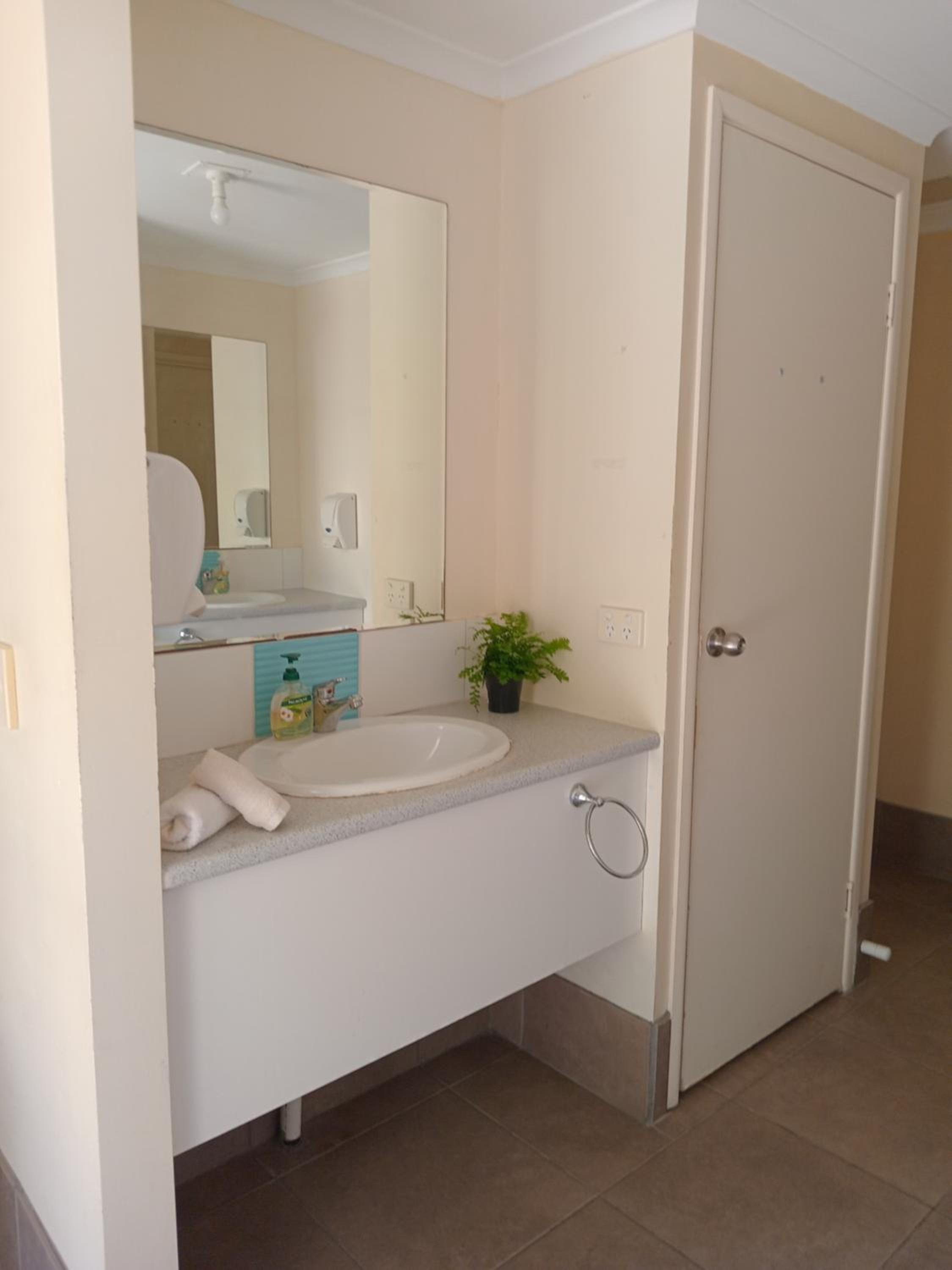 Bed in 4-Bed Dormitory Room with Shared Bathroom photo 2