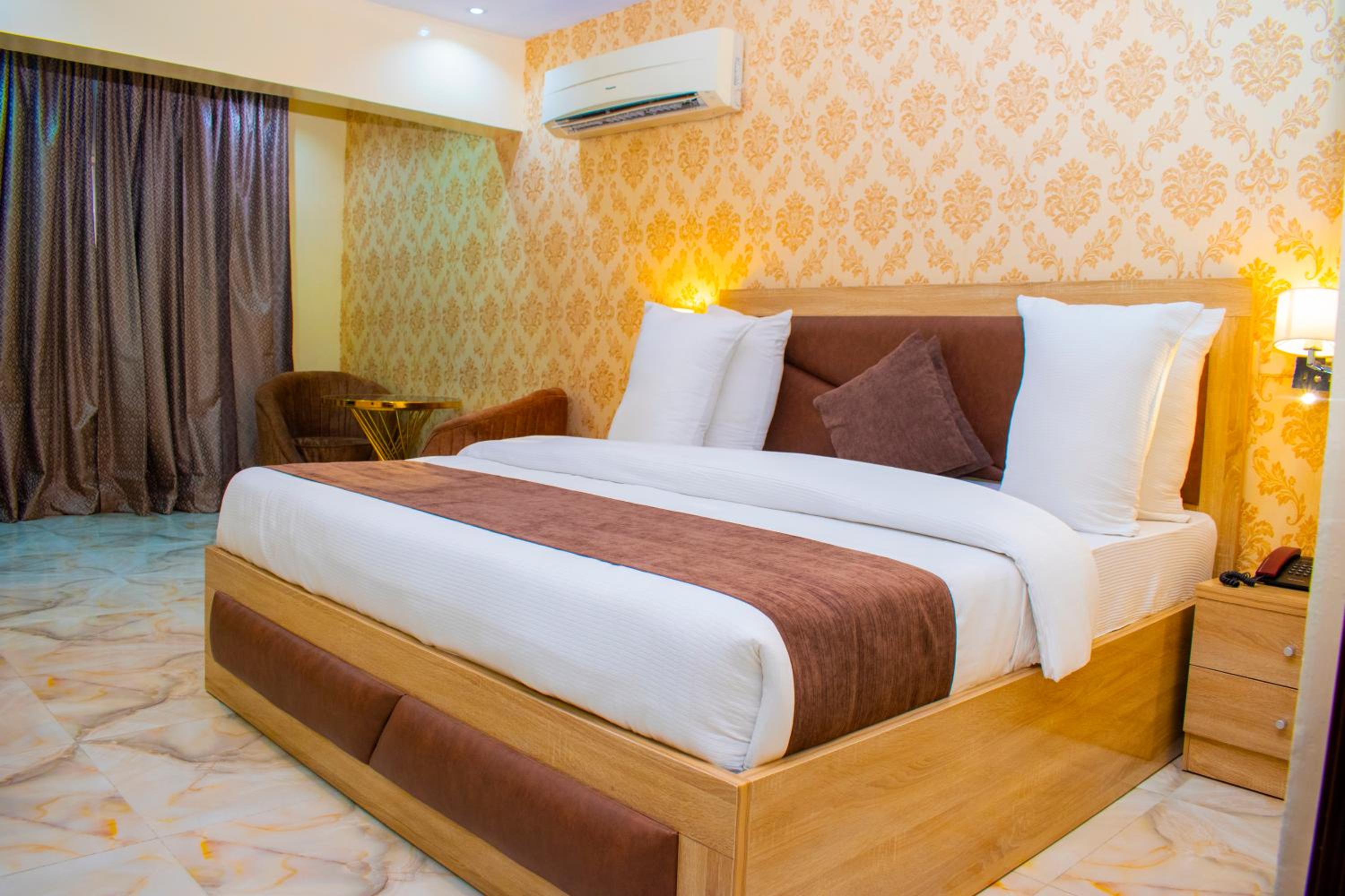 Large Double Room photo 2