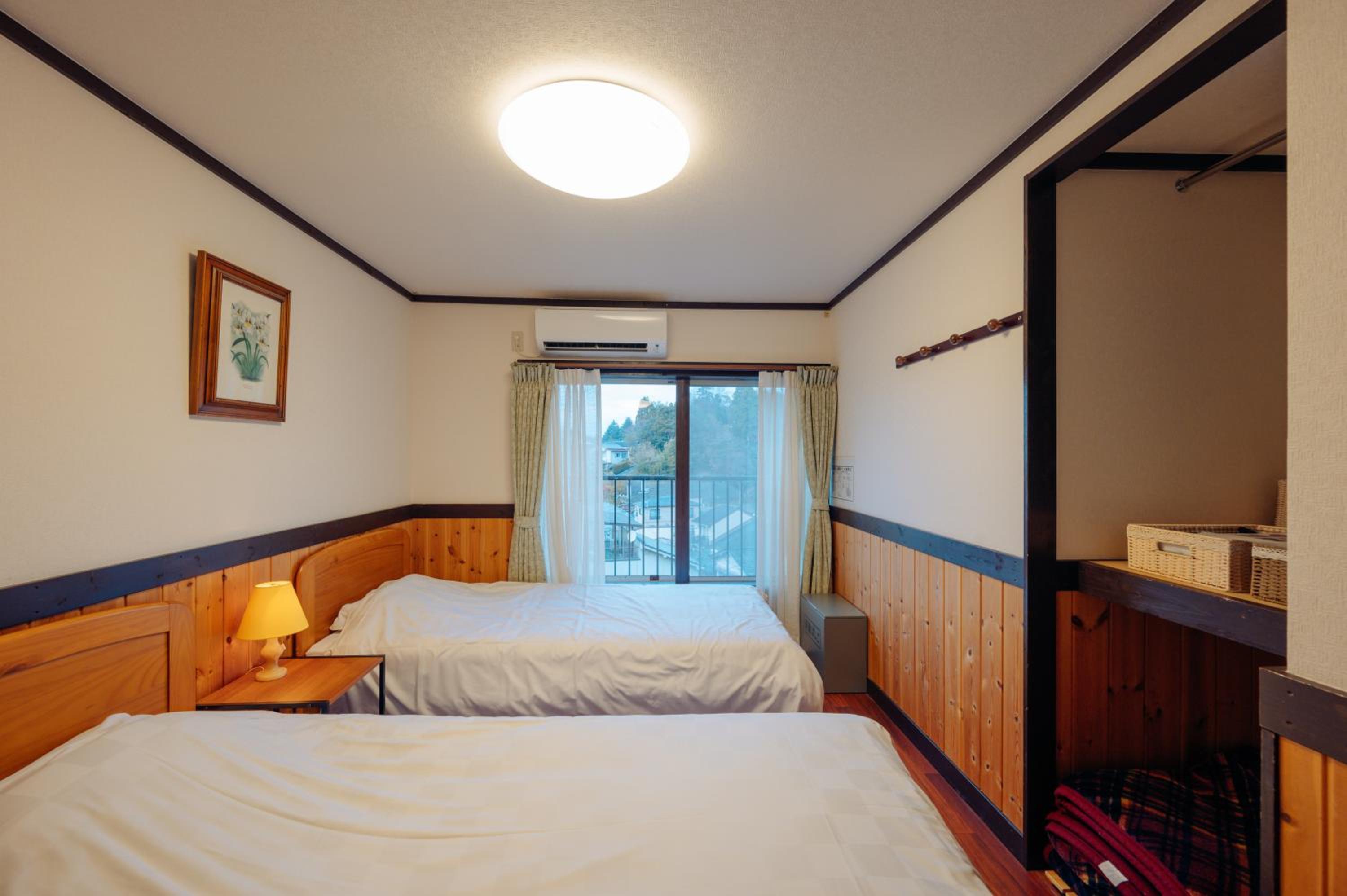 Twin Room - Photo 4