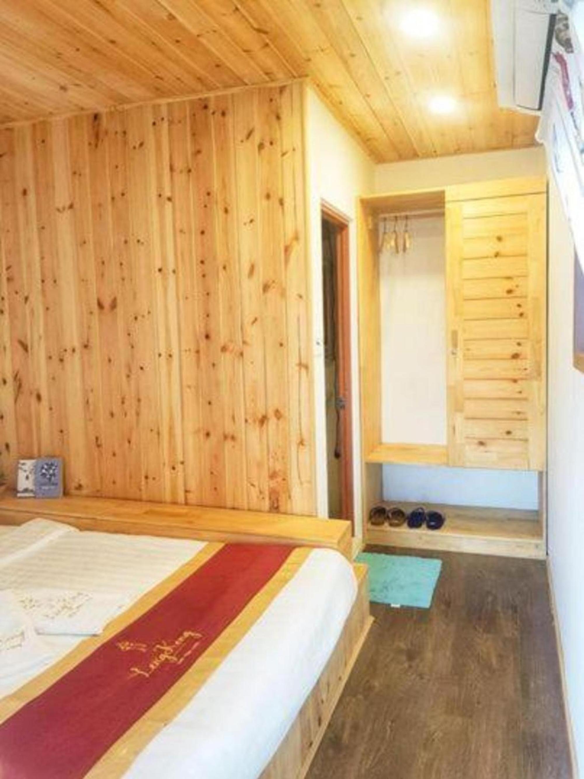 Double Room with Lake View - Photo 11