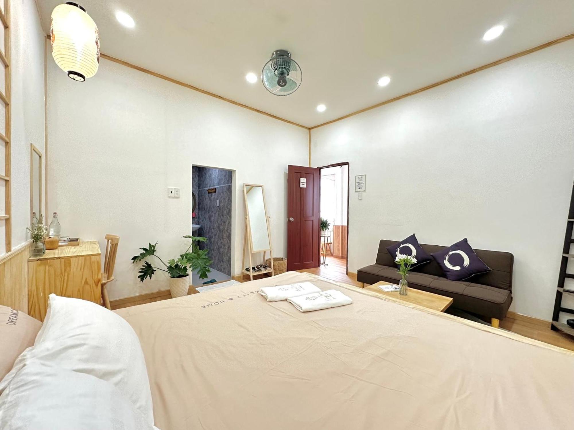 Standard Family Room - Photo 8