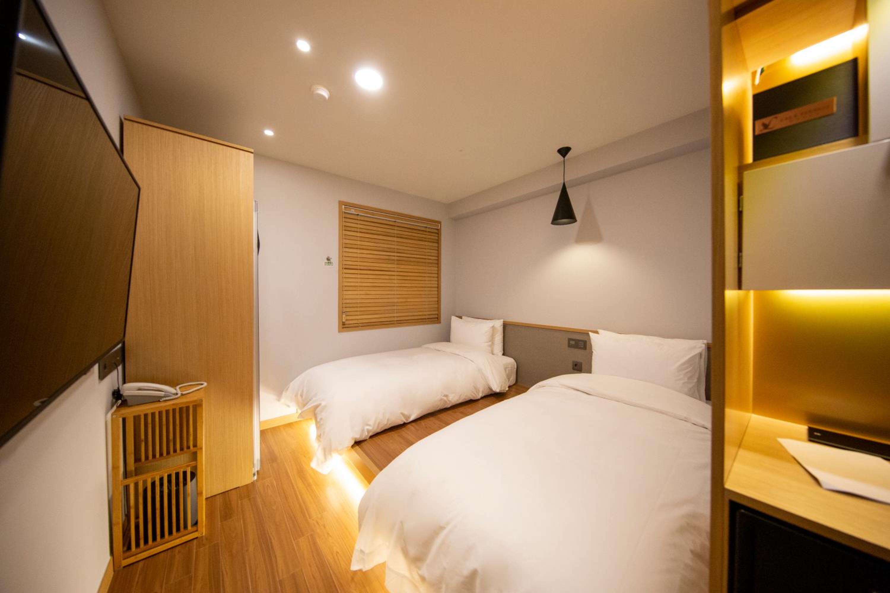 Standard Twin Room - Photo 1