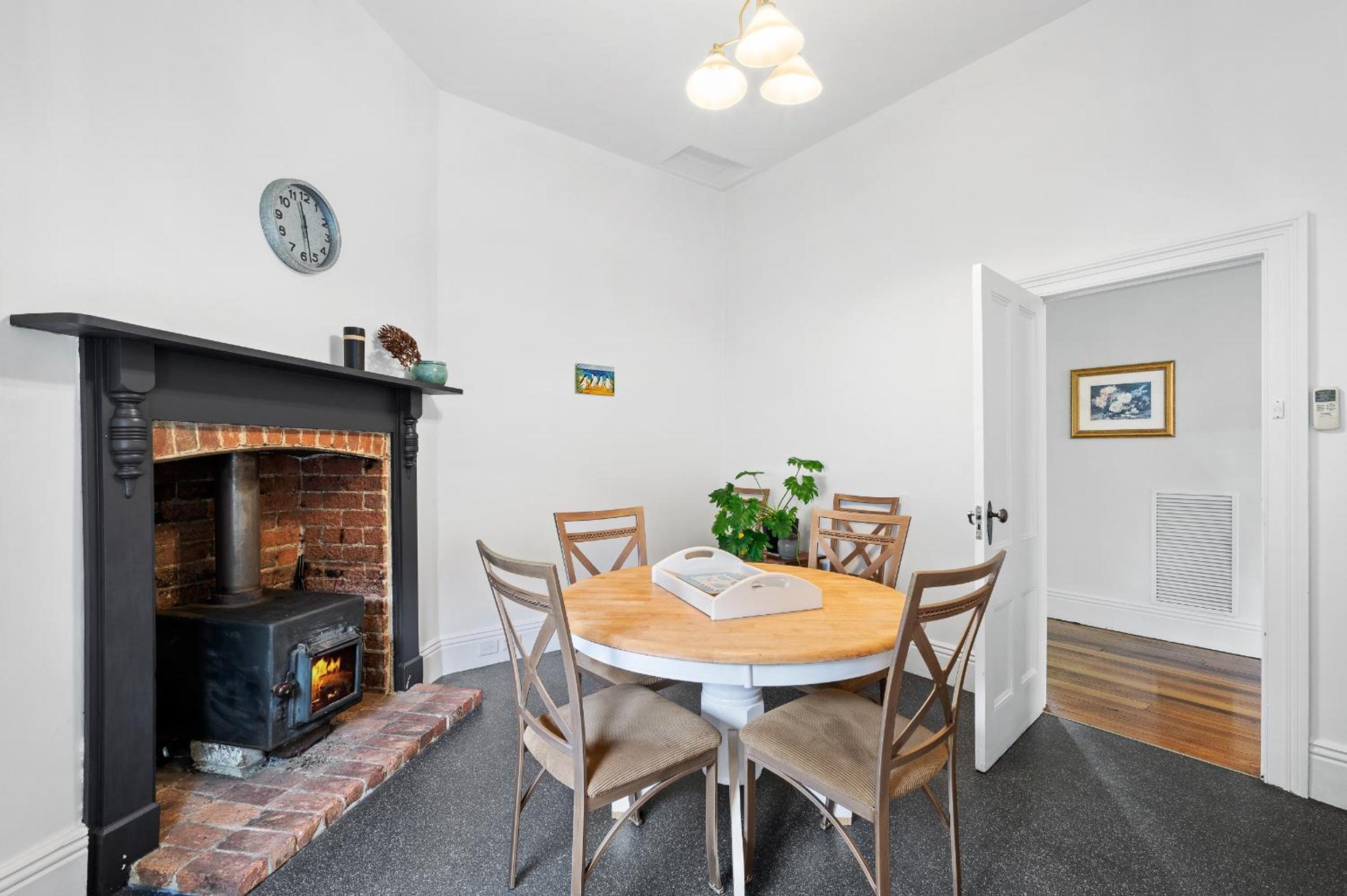 Three-Bedroom House photo 3