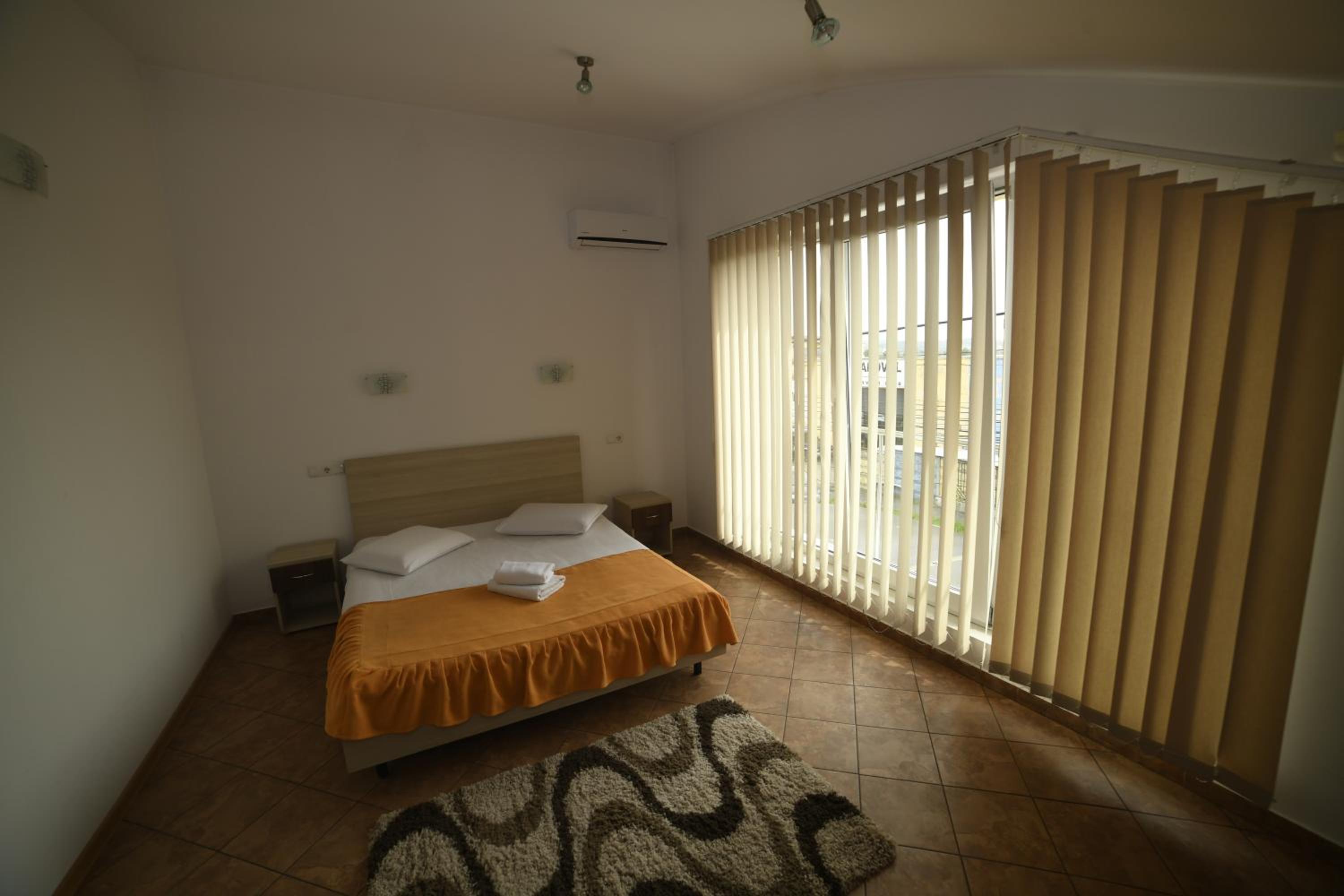 King Studio with Sofa Bed - Photo 7