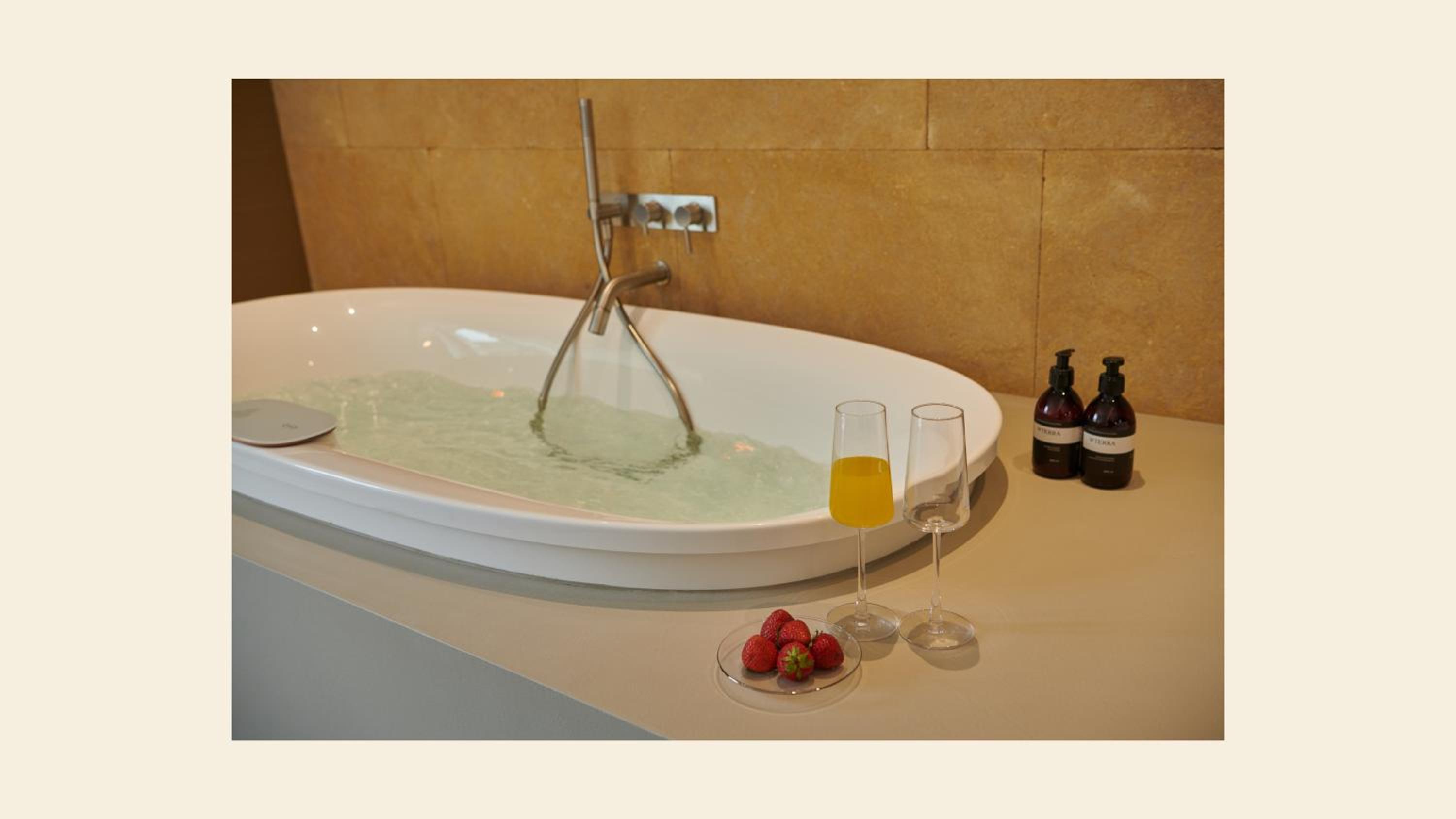 King Room with Spa Bath - Photo 3