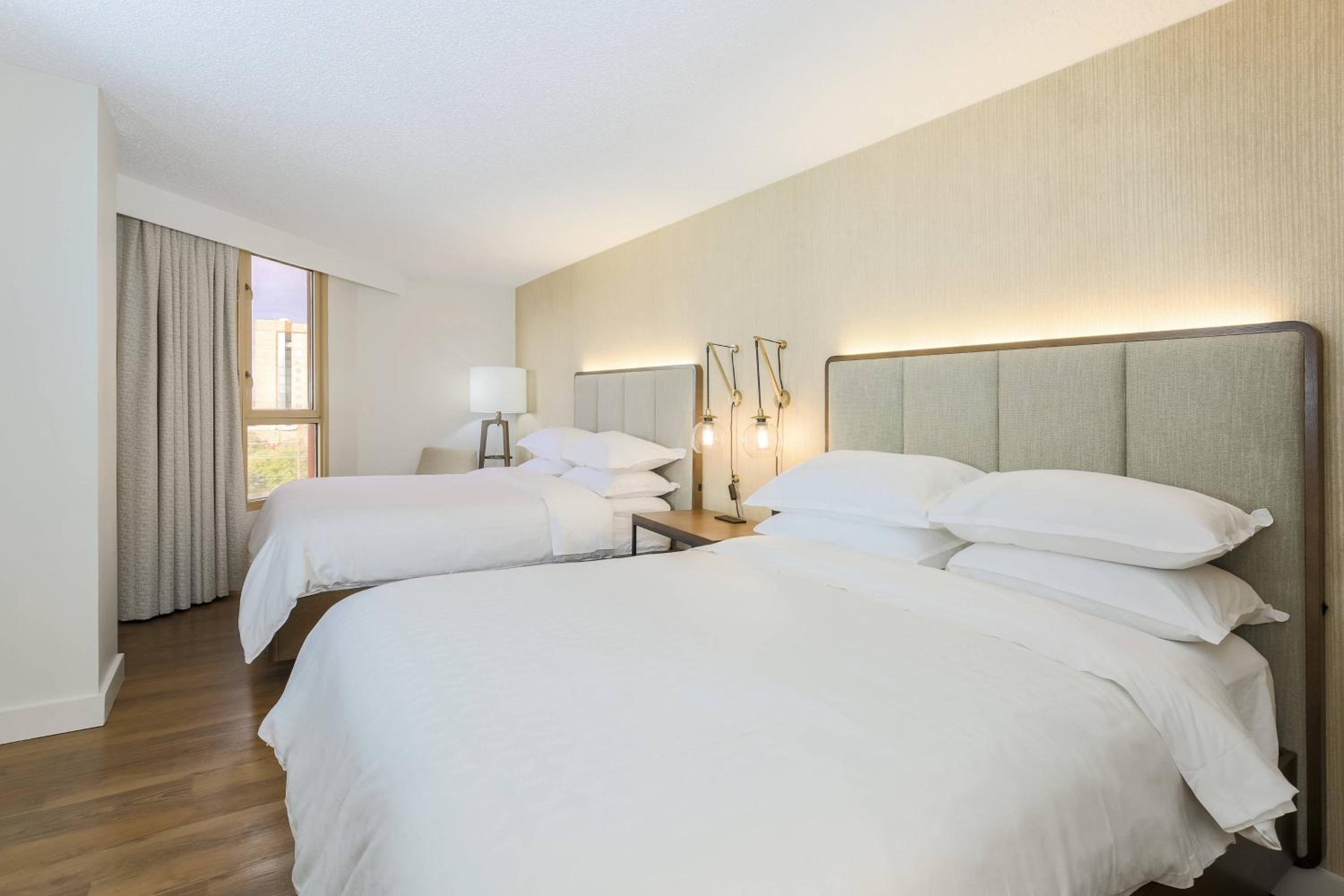 2 Queen beds &amp; Sofa bed, Suite, 2 Queen - Photo 1