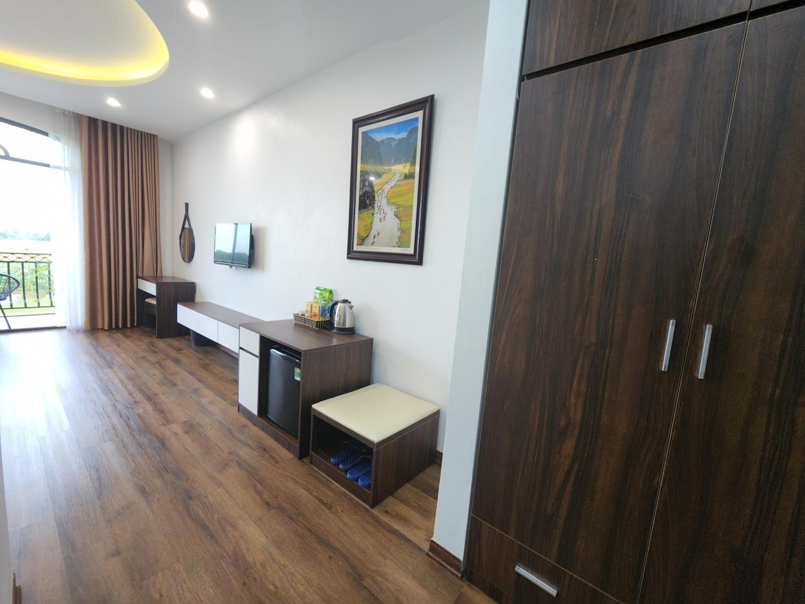 Deluxe Double Room with Bath - Photo 2