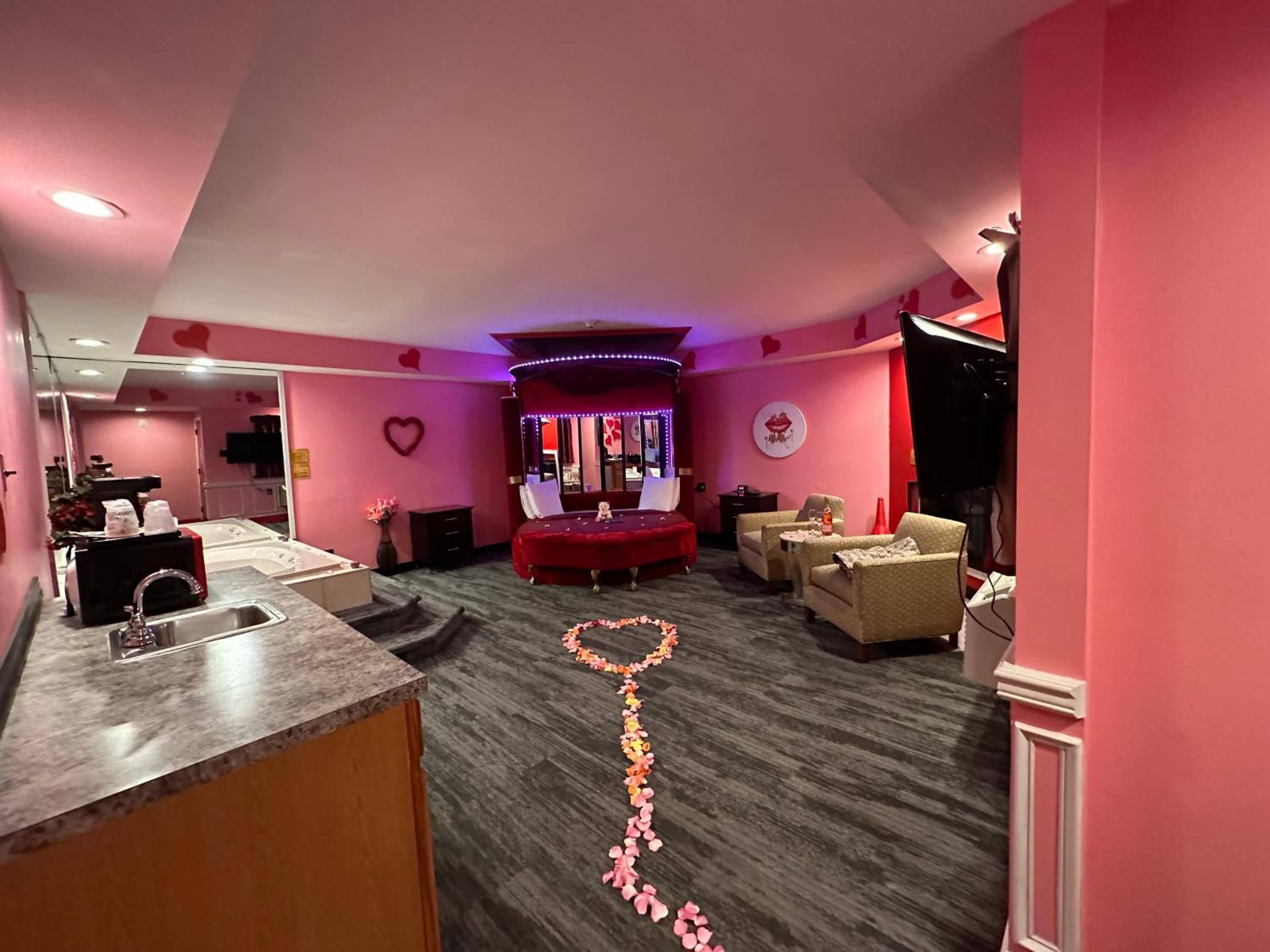 Superior Suite - Photo 10