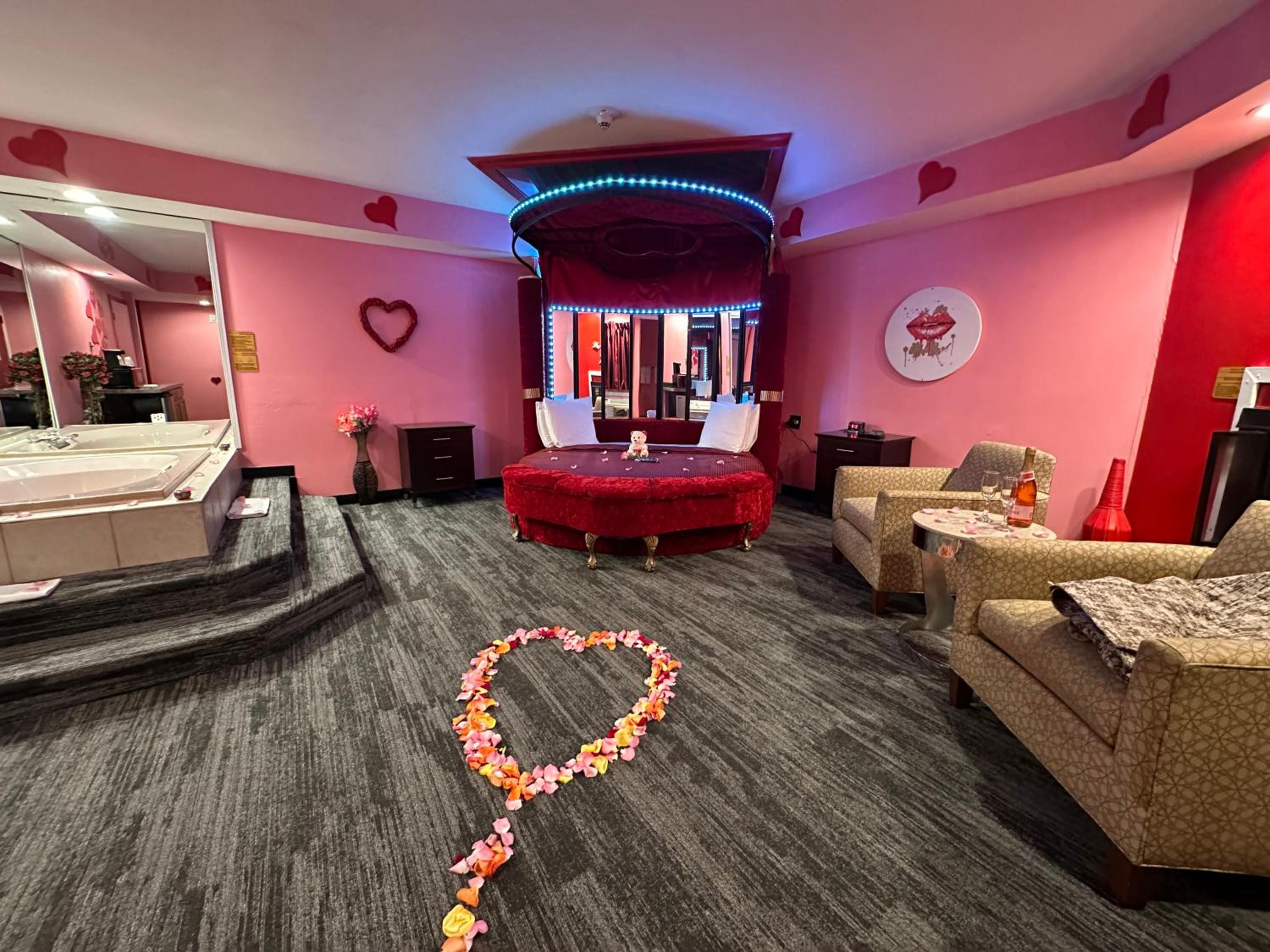 Superior Suite - Photo 11