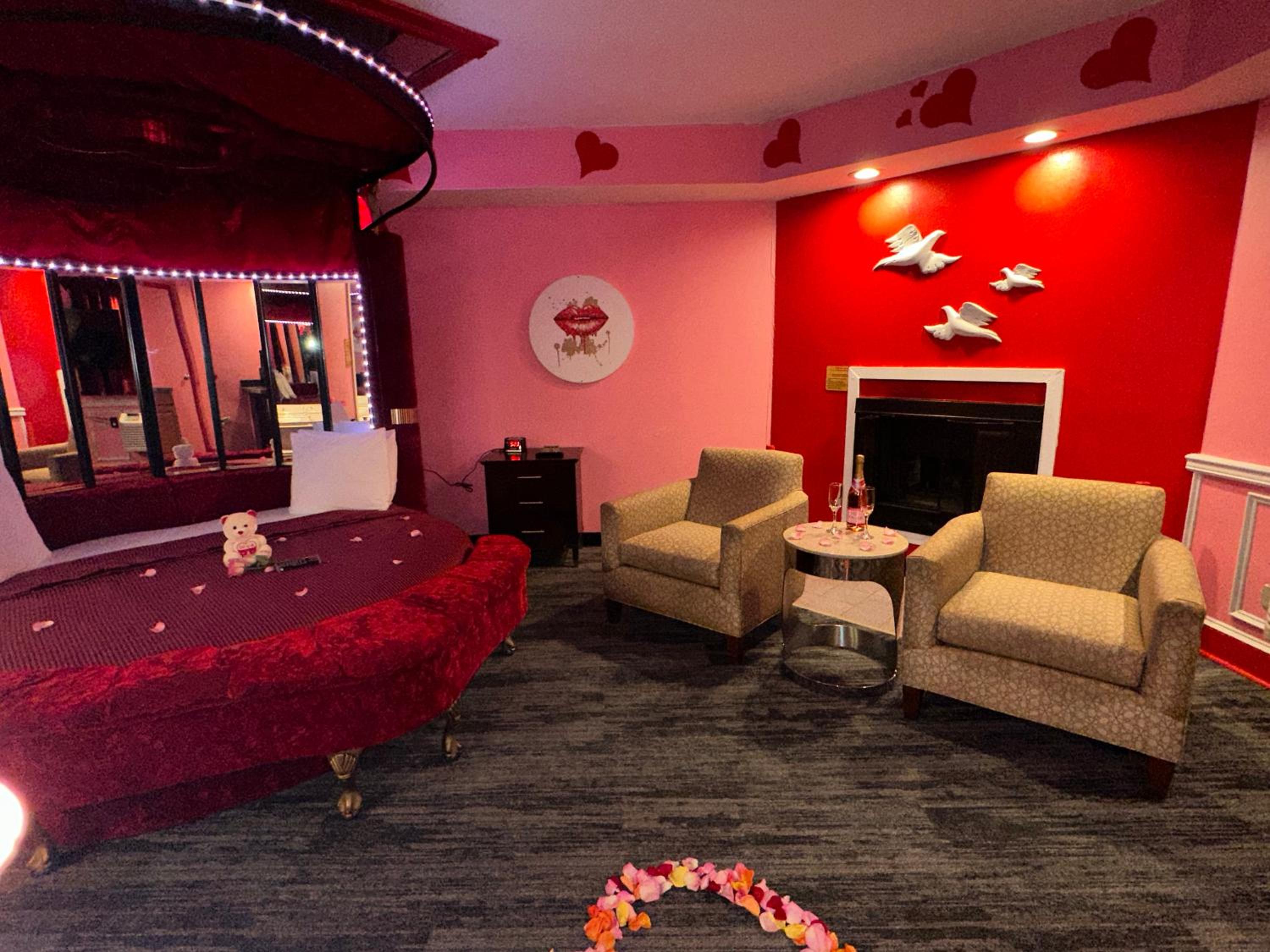 Superior Suite - Photo 9