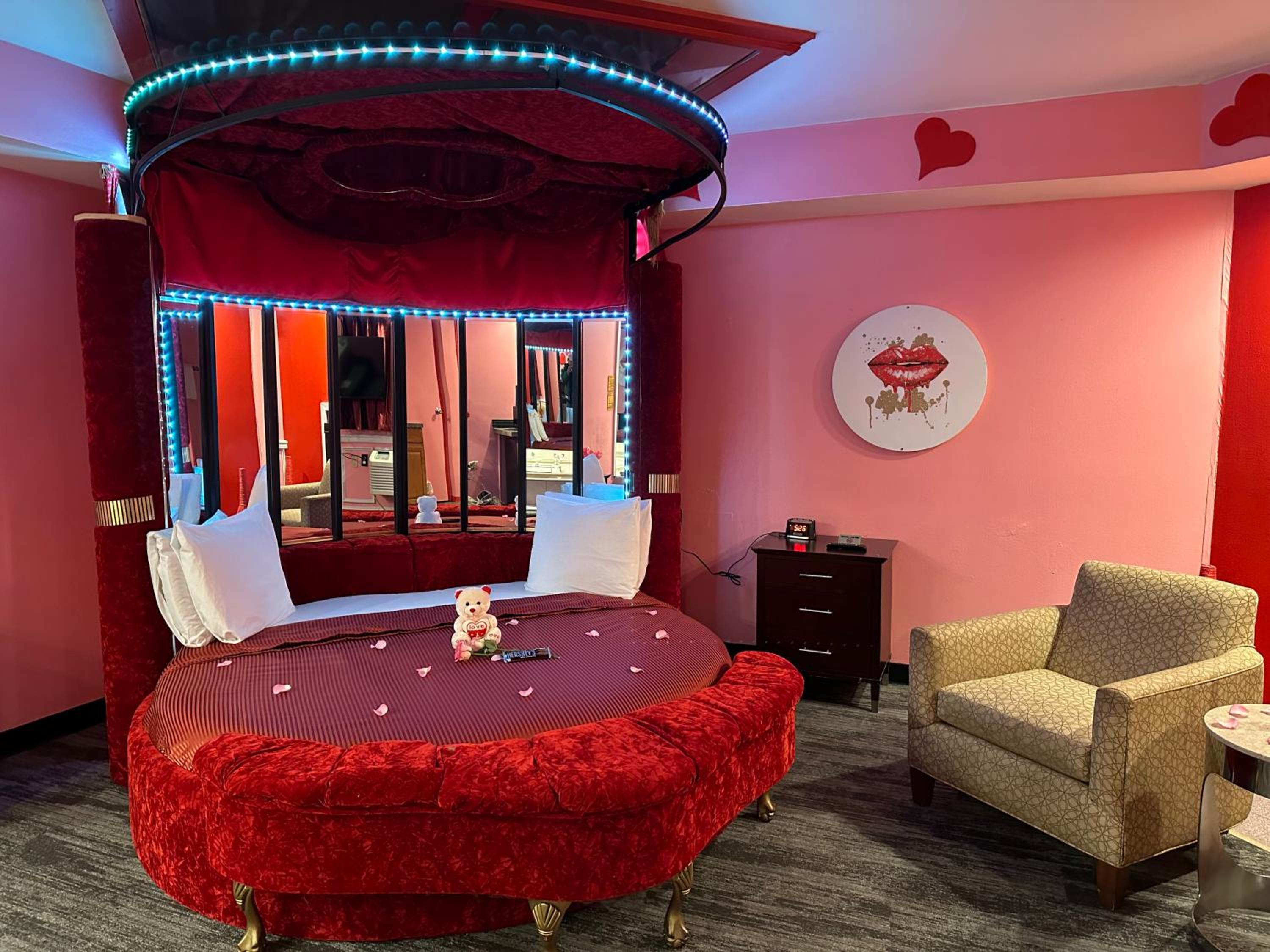 Superior Suite - Photo 8