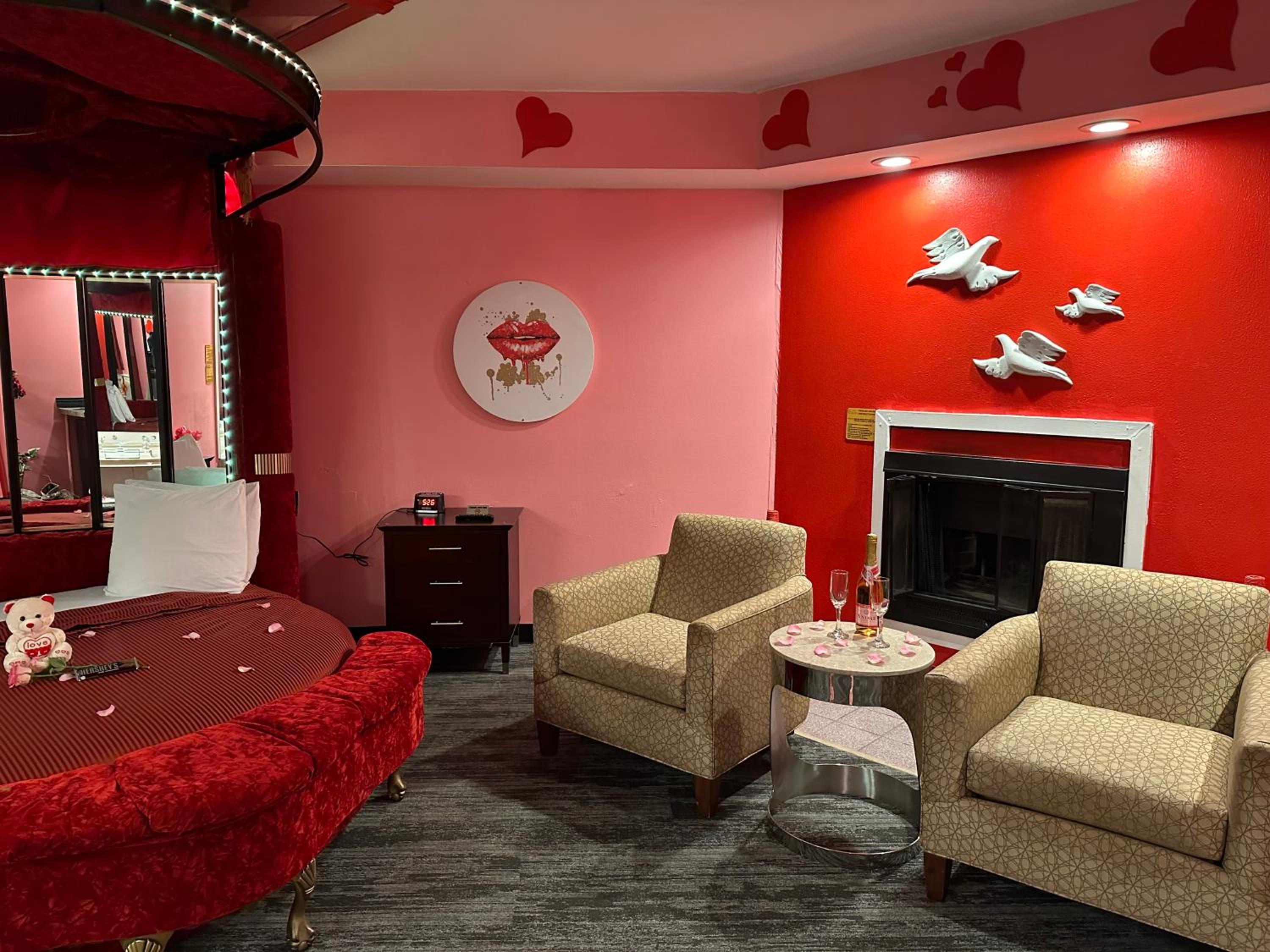 Superior Suite - Photo 7